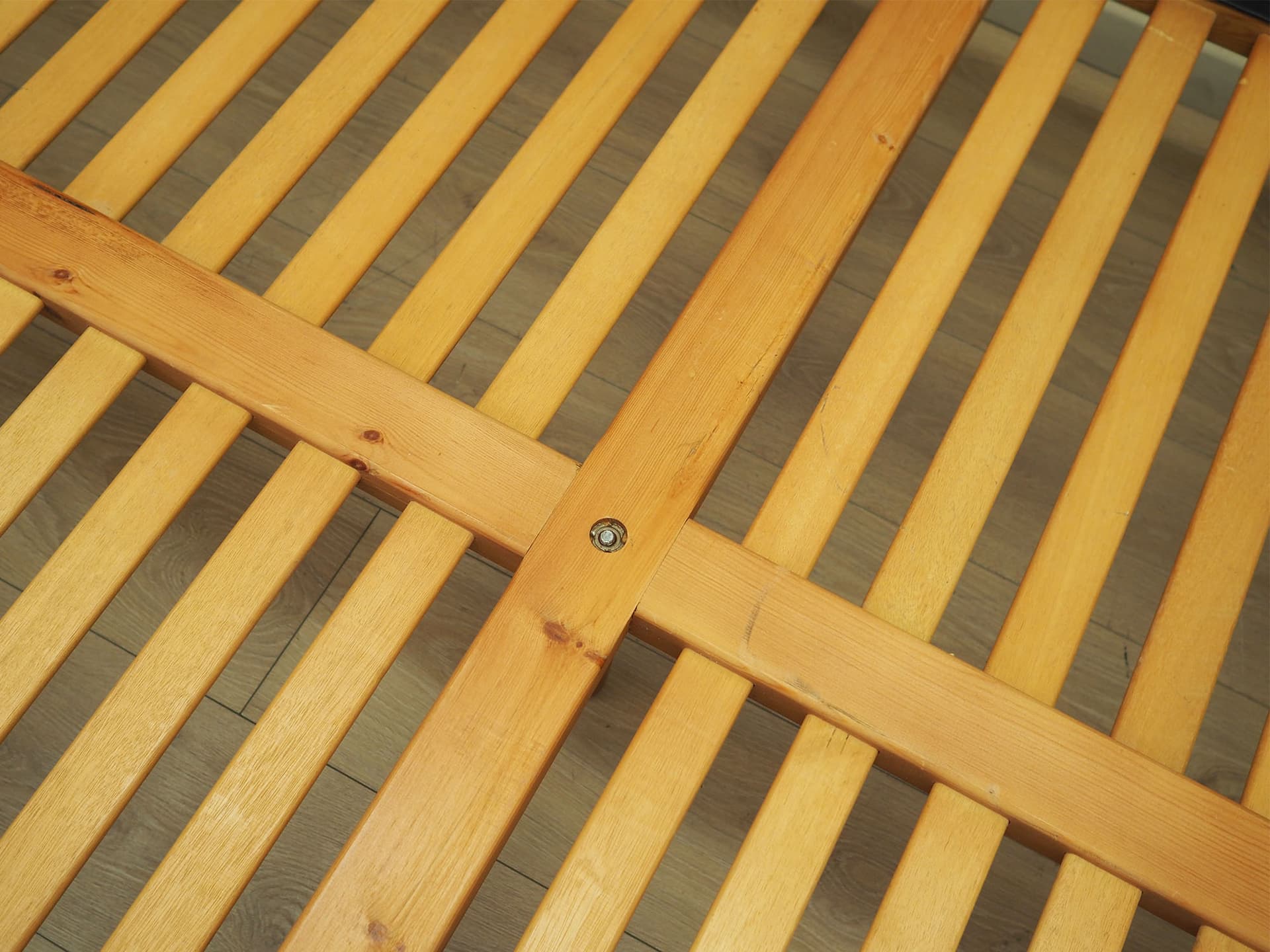 Łóżko tapicerowane, czarna ekoskóra, drewno, Dania, lata 60. - 60468