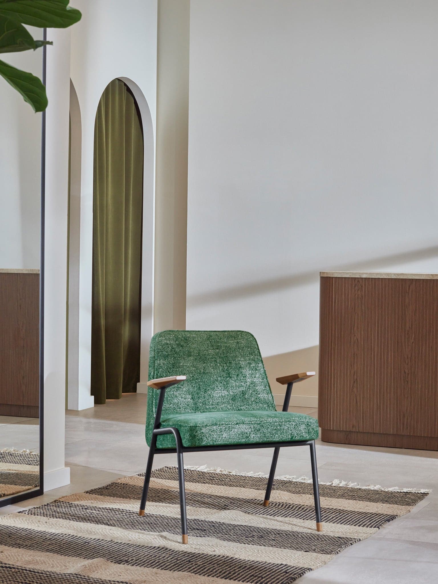 Fotel 366 Metal, Shine Velvet musztardowy, stal czarna, proj. J. Chierowski, 366 Concept - 63849