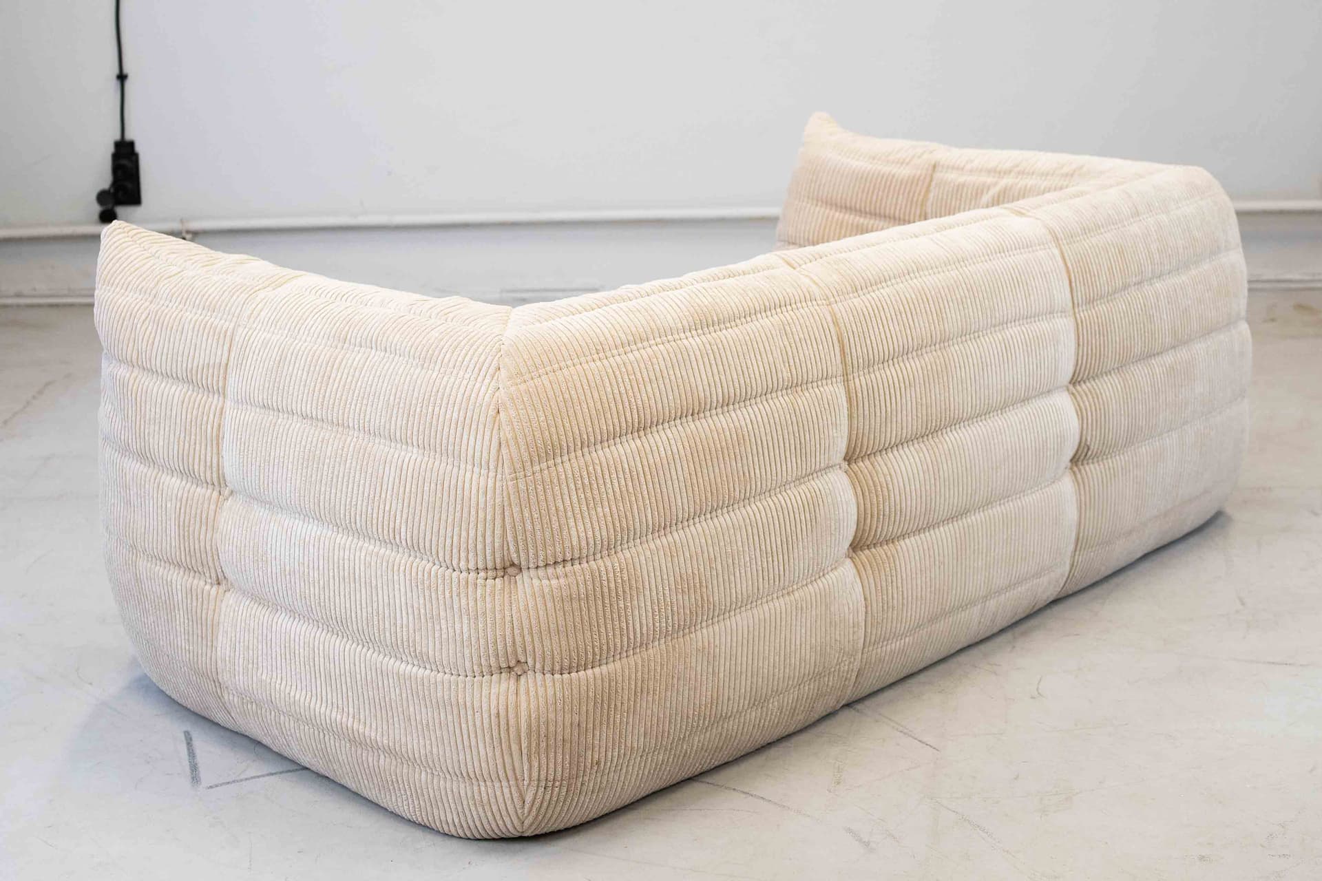Sofa Togo z podłokietnikami, cord beżowy - 102524