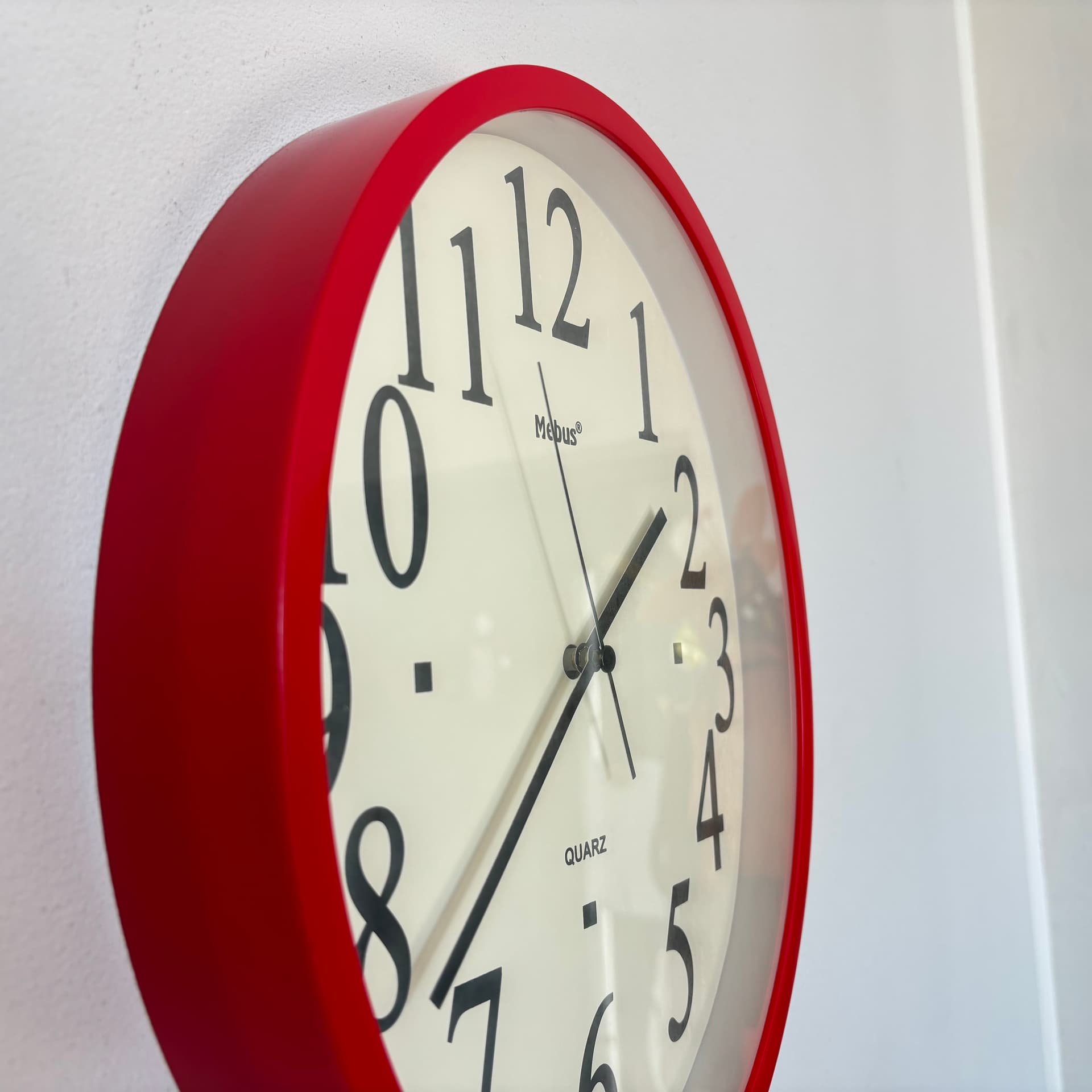 Zegar ścienny, czerwony, tworzywo sztuczne, pleksi, Niemcy, lata 90. - 65845