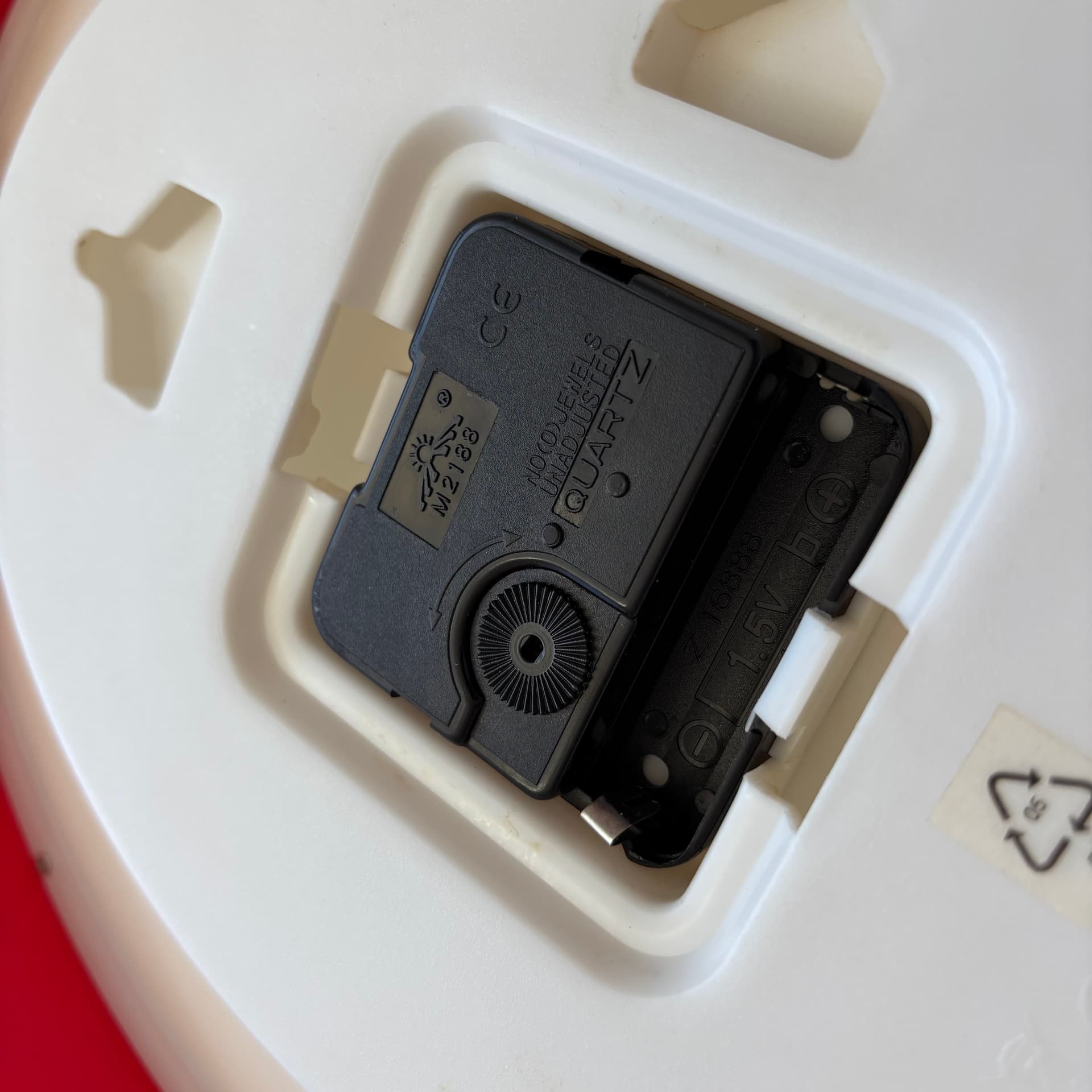 Zegar ścienny, czerwony, tworzywo sztuczne, pleksi, Niemcy, lata 90. - 65843