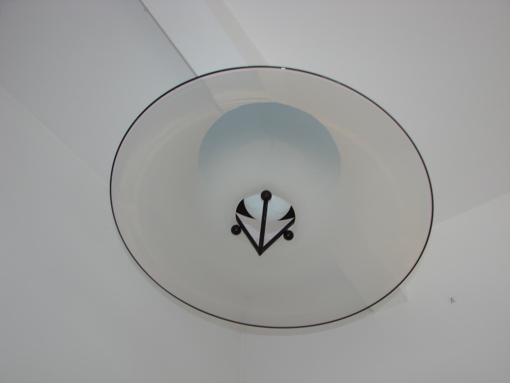 Lampa wisząca Murano, szkło białe, metal czarny, Włochy, lata 80. - 65901