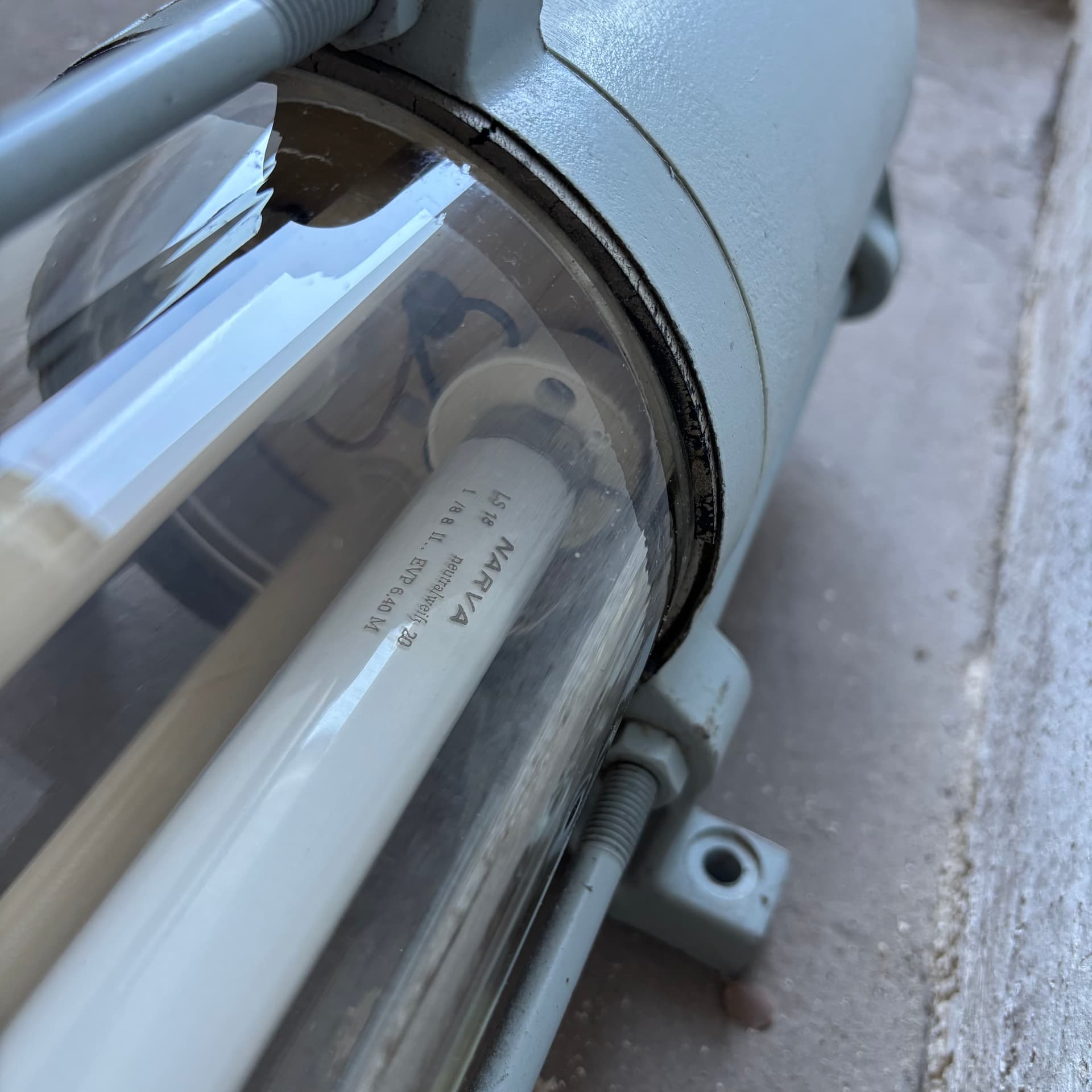 Lampa ścienna Bunkerlampe, szary, metal, Niemcy, lata 80. - 66655