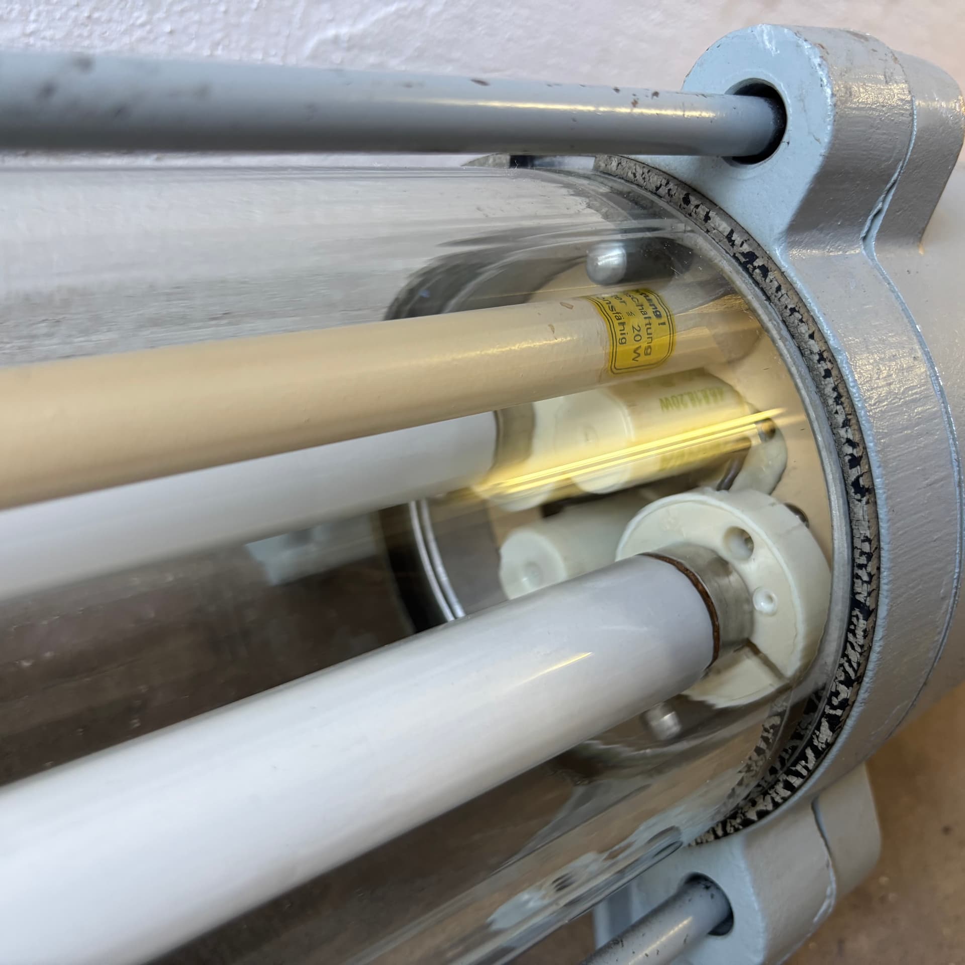 Lampa ścienna Bunkerlampe, szary, metal, Niemcy, lata 80. - 66656