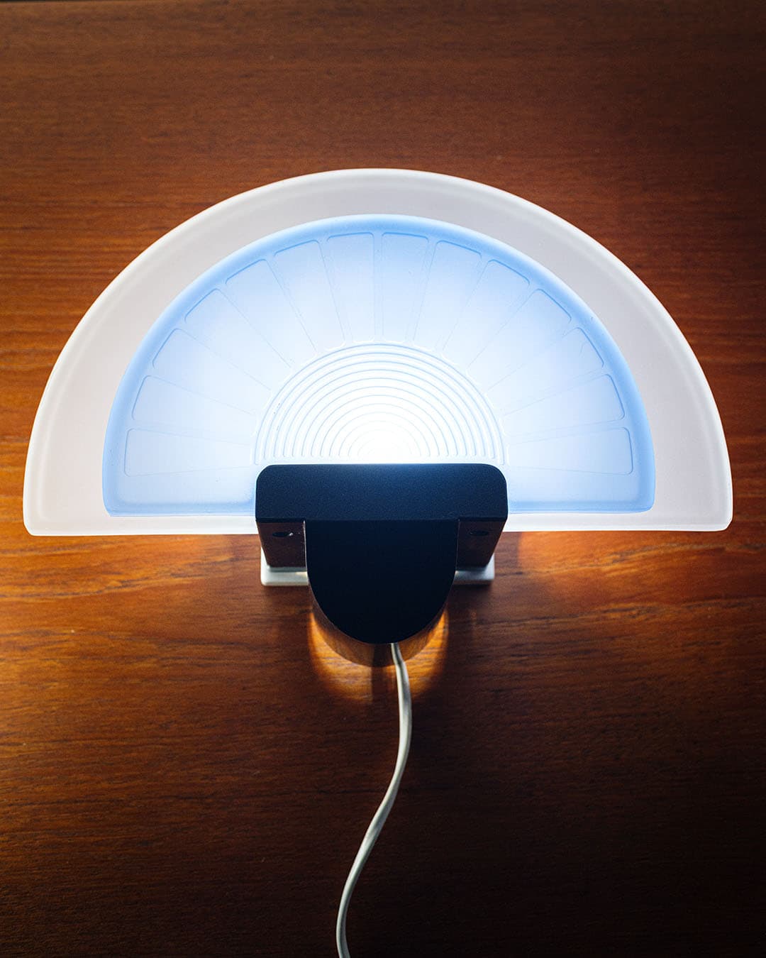 Para kinkietów Diva, szkło białe niebieskie, metal czarny, proj. E. Didone, Arteluce, Włochy, lata 80. - 66689