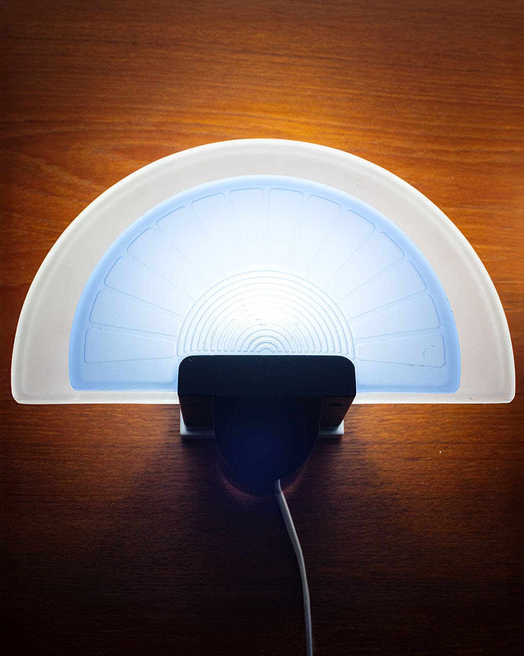 Para kinkietów Diva, szkło białe niebieskie, metal czarny, proj. E. Didone, Arteluce, Włochy, lata 80. - 66690