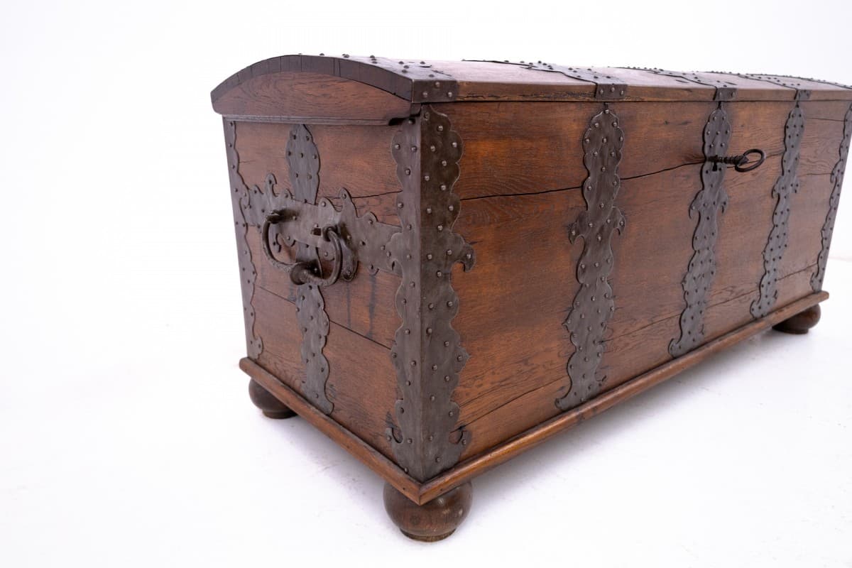 Brązowa drewniana skrzynia, Europa Zachodnia, lata 50. XIX wieku - 191980