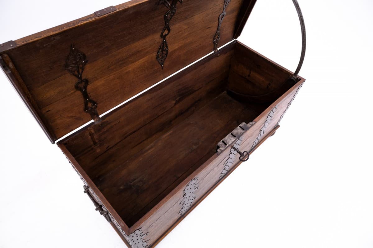 Brązowa drewniana skrzynia, Europa Zachodnia, lata 50. XIX wieku - 191976