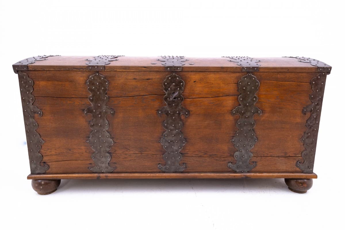 Brązowa drewniana skrzynia, Europa Zachodnia, lata 50. XIX wieku - 191972