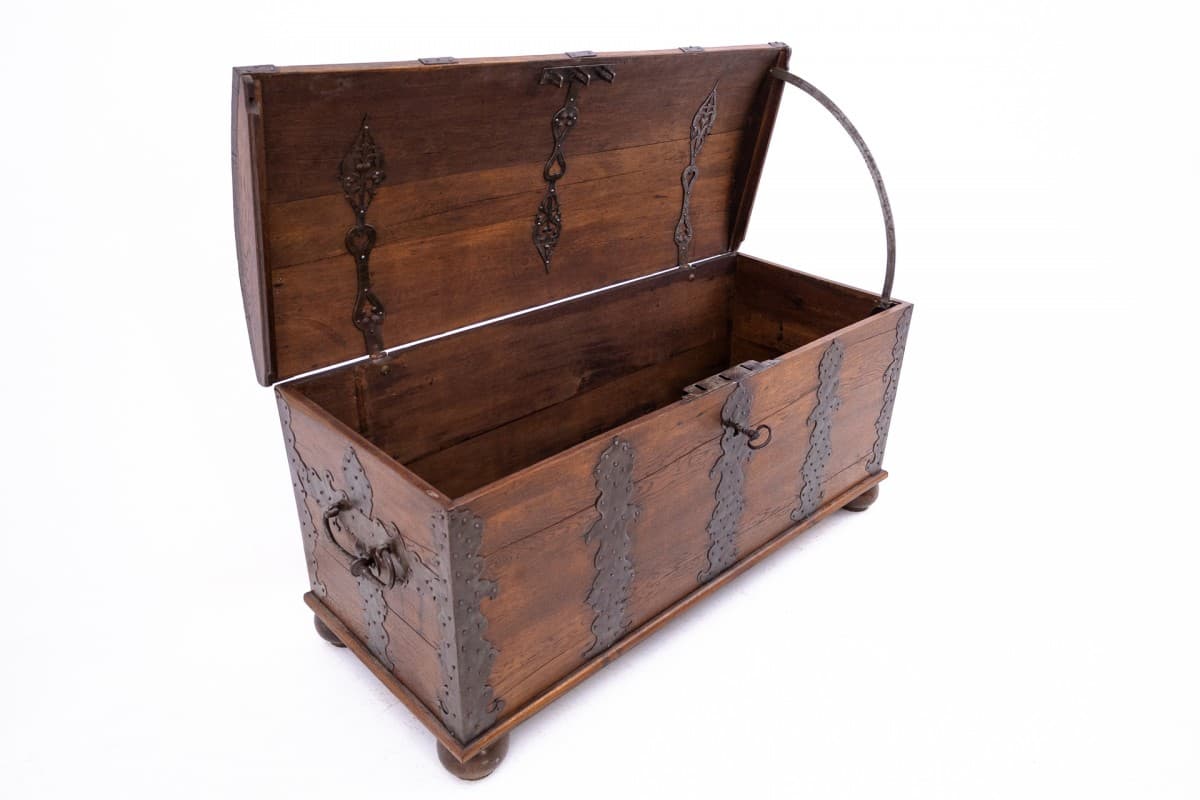Brązowa drewniana skrzynia, Europa Zachodnia, lata 50. XIX wieku - 191974