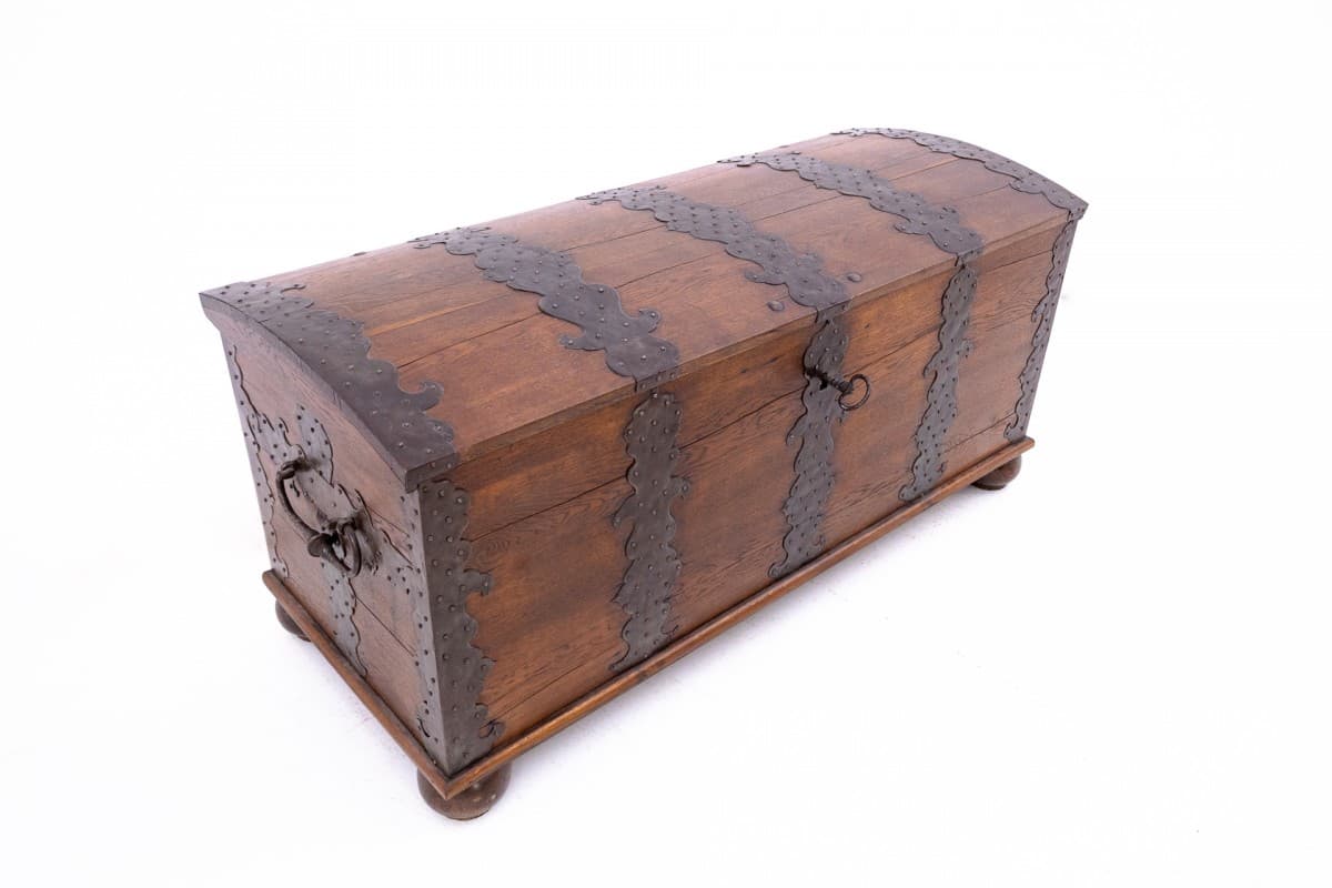 Brązowa drewniana skrzynia, Europa Zachodnia, lata 50. XIX wieku - 191973