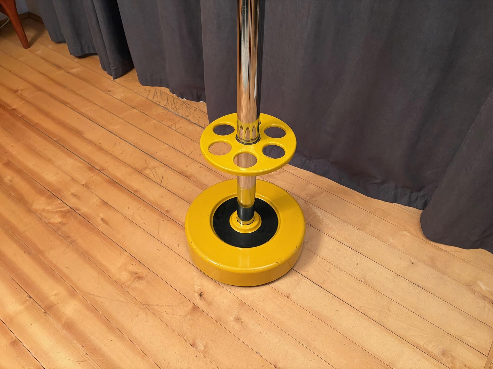 Wolnostojący wieszak, żółty, stal chromowana, Rosconi, Niemcy, lata 70. - 79491