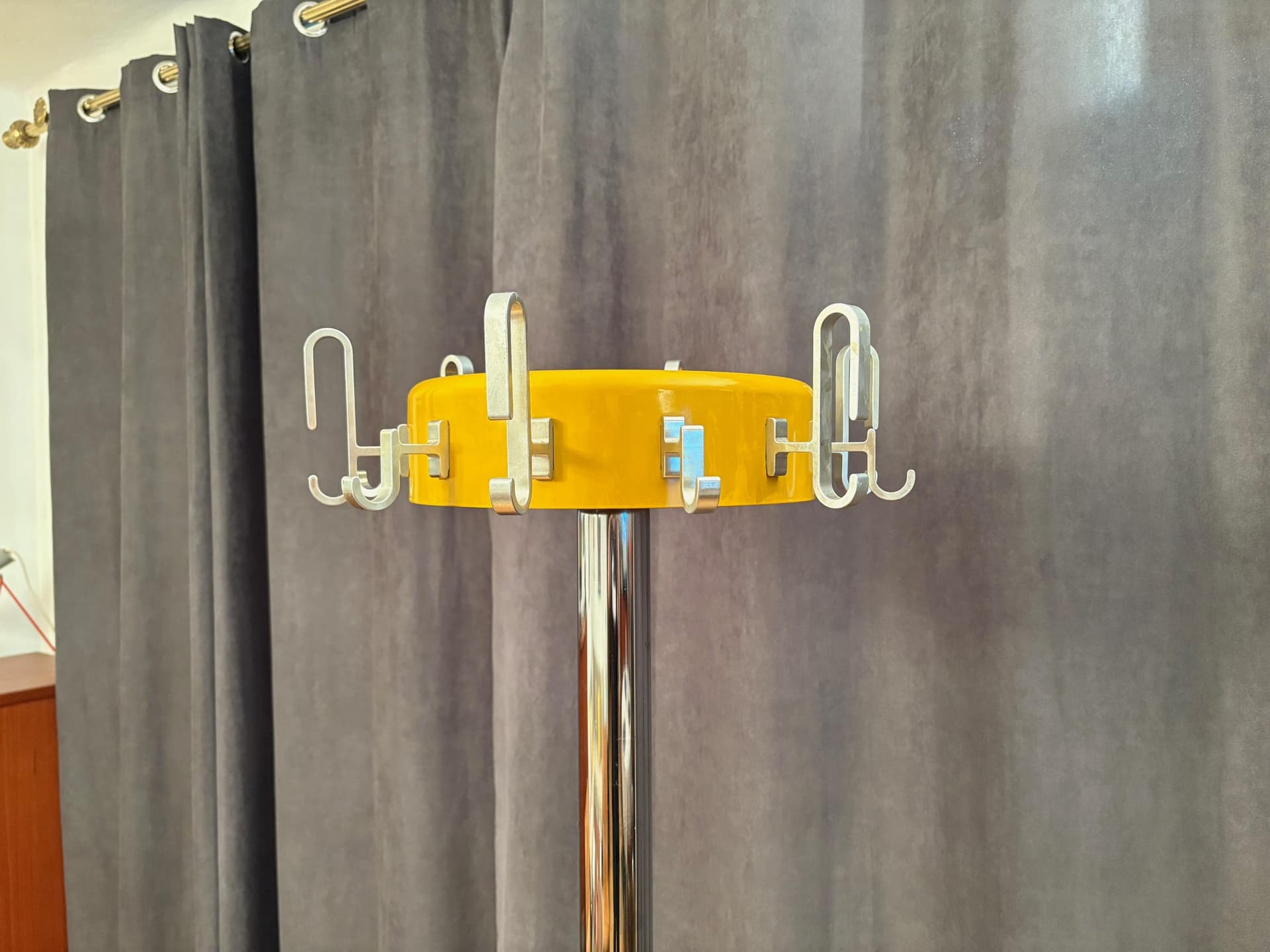 Wolnostojący wieszak, żółty, stal chromowana, Rosconi, Niemcy, lata 70. - 79492