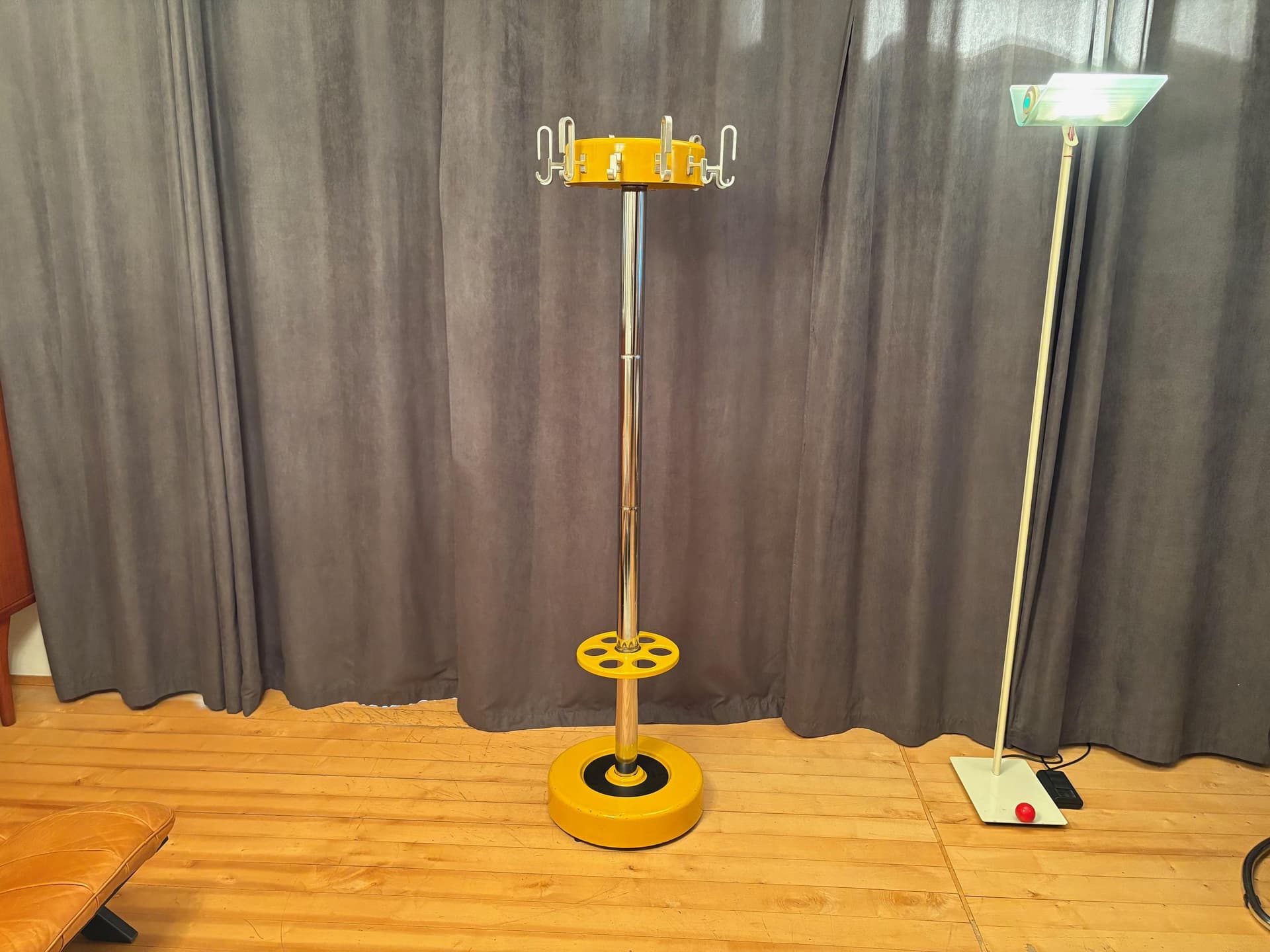 Wolnostojący wieszak, żółty, stal chromowana, Rosconi, Niemcy, lata 70. - 79488