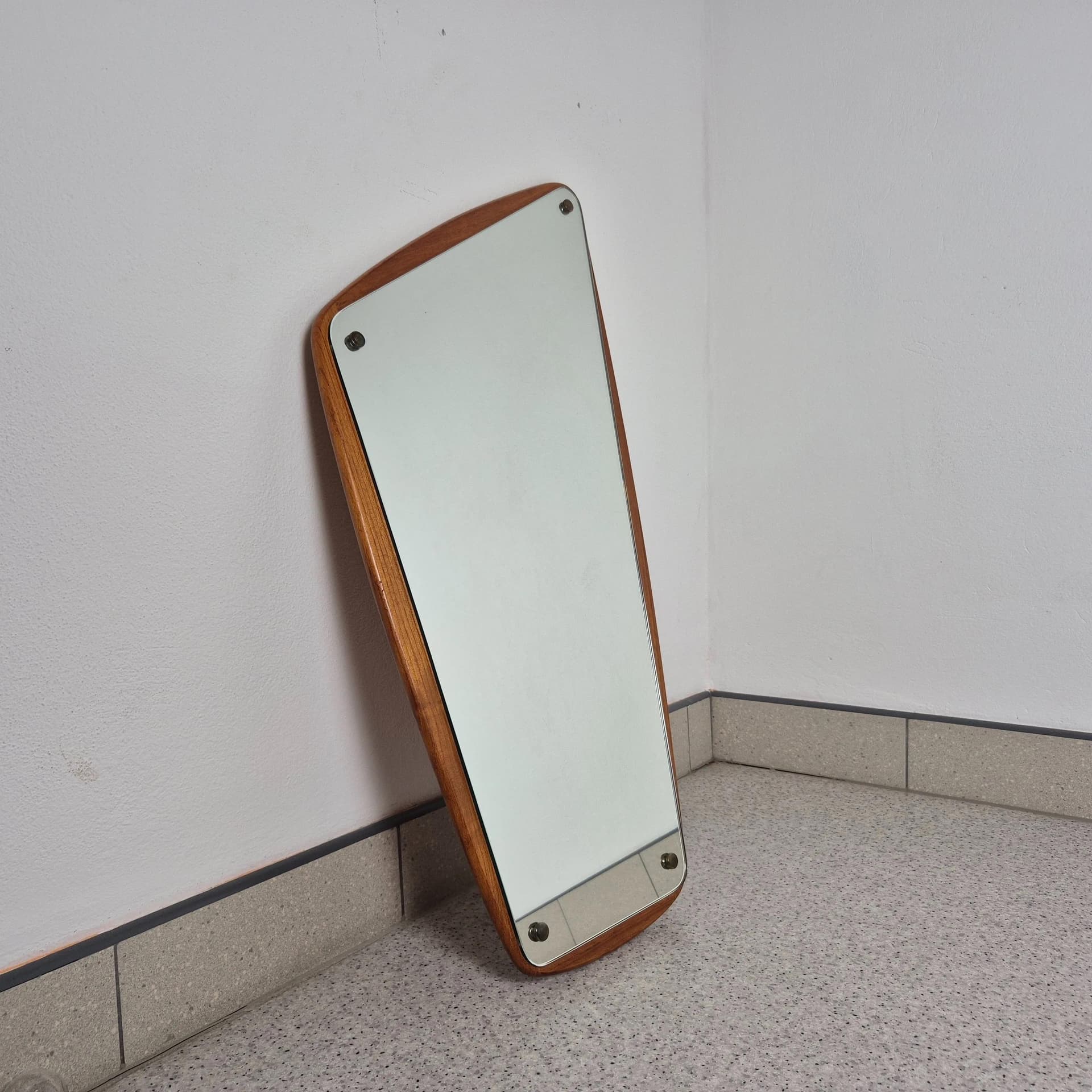 Lustro ścienne asymetryczne, drewno tekowe brązowe, Norwegia, lata 60. - 68538