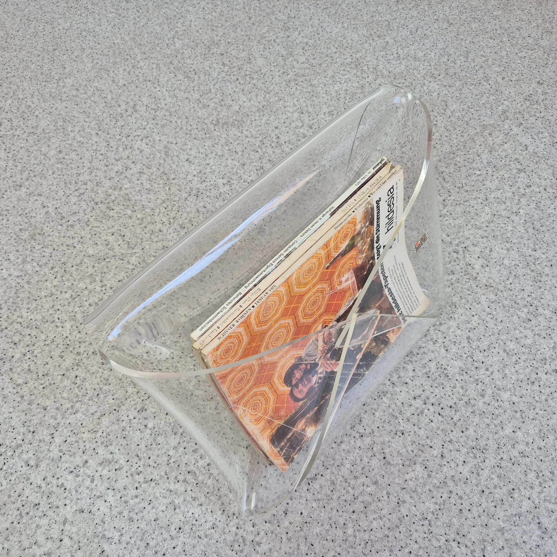 Magazine rack postmodernist, transparent plexiglass, Italy, 1990s. - 68559