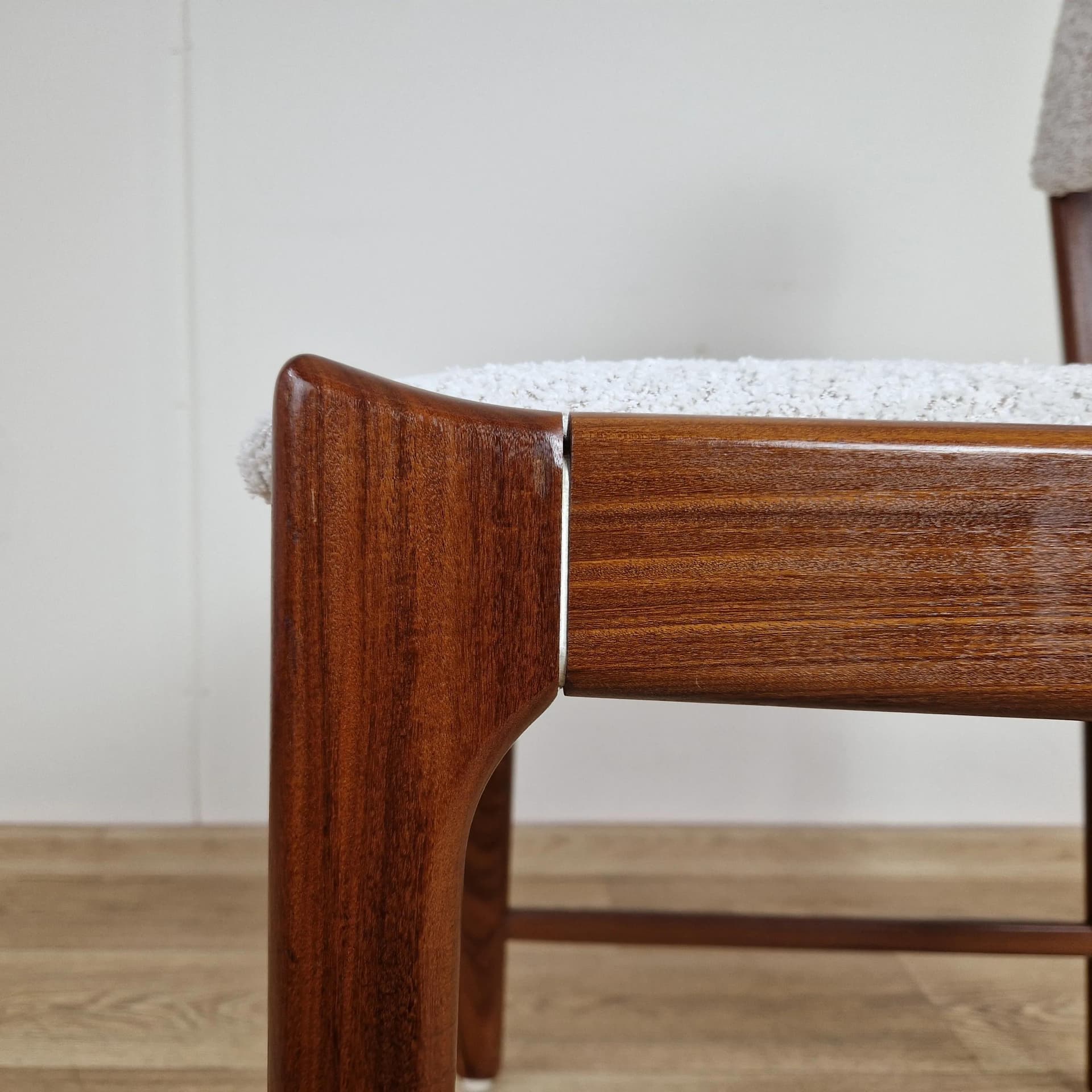 Krzesło, teak brązowy jasny, boucle kremowy, Dania, lata 60. - 68703