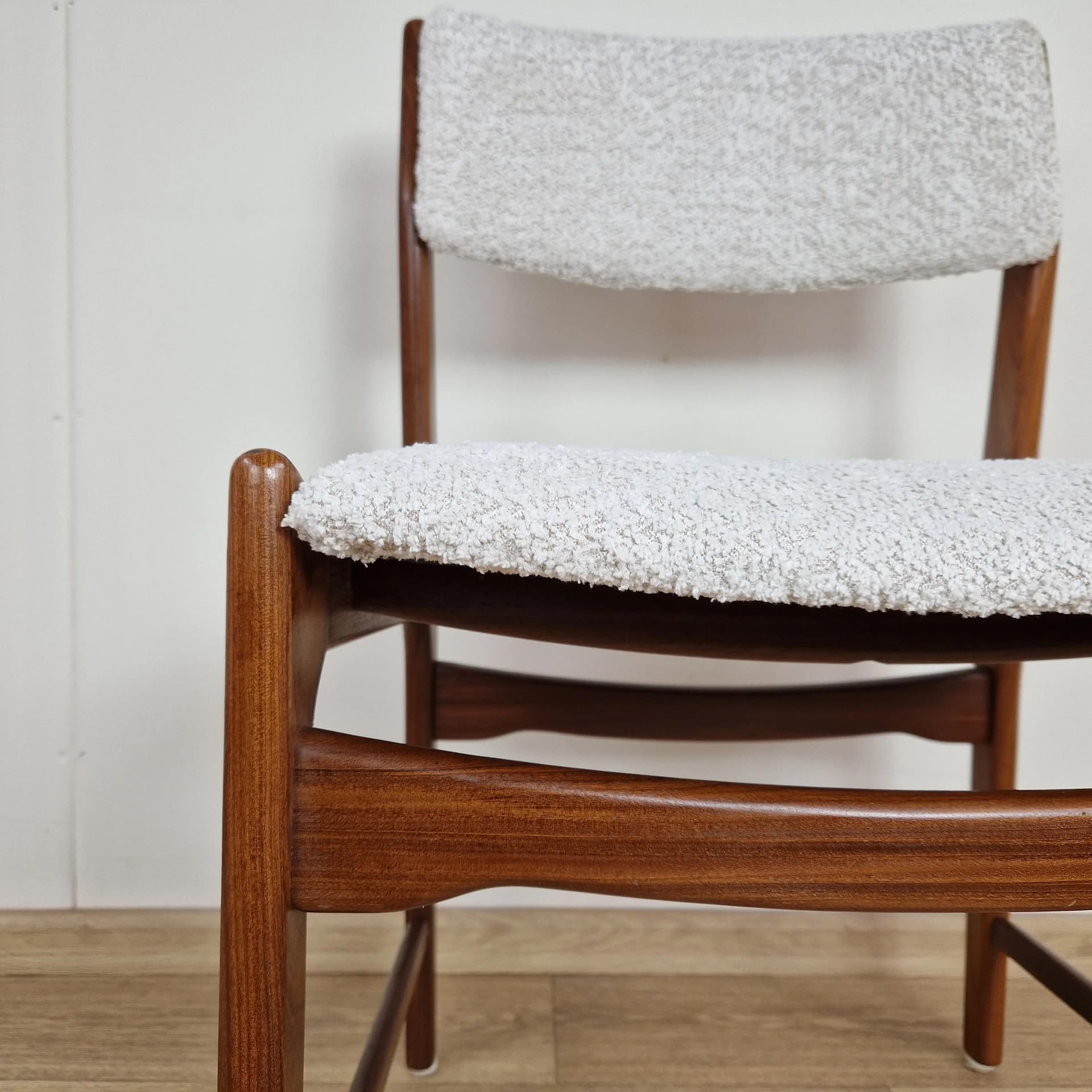 Krzesło, teak brązowy jasny, boucle kremowy, Dania, lata 60. - 68701