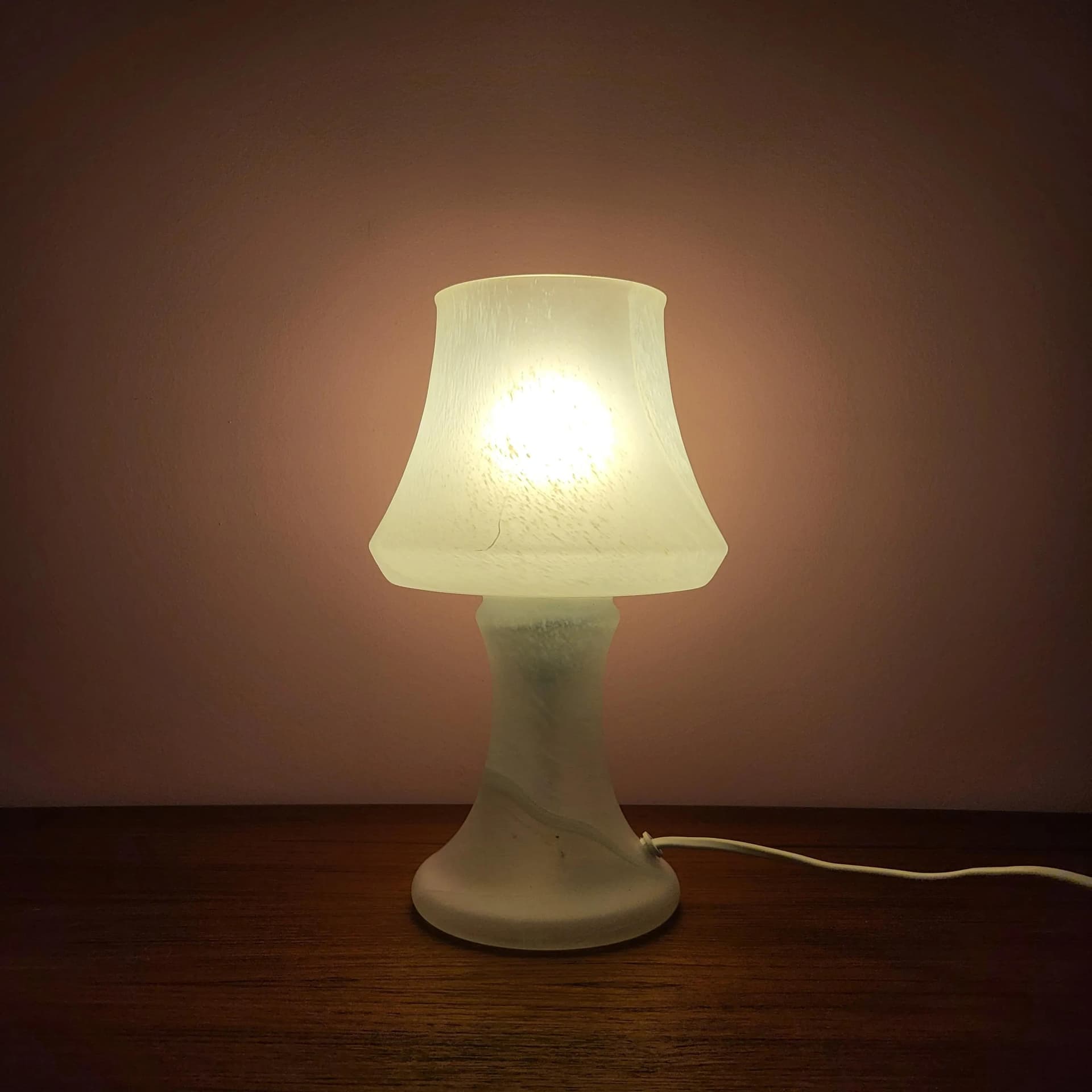 Lampy stołowe grzybki, biały, szkło, Szwecja, lata 70. - 68667