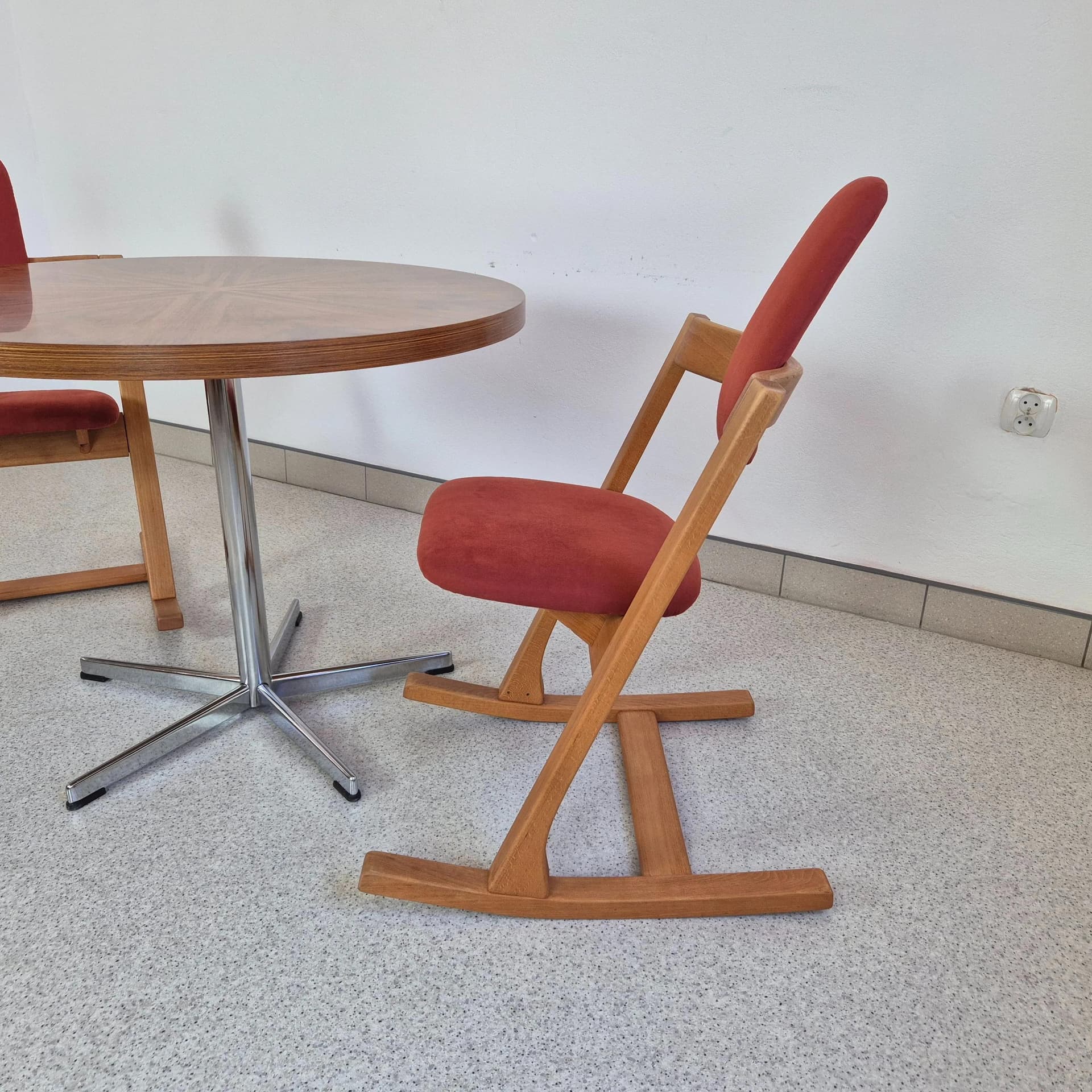 Krzesło balansujące Pendulum, drewno jasne, tkanina pomarańczowa, proj. P. Opsvik, Stokke, Norwegia, lata 80. - 68627