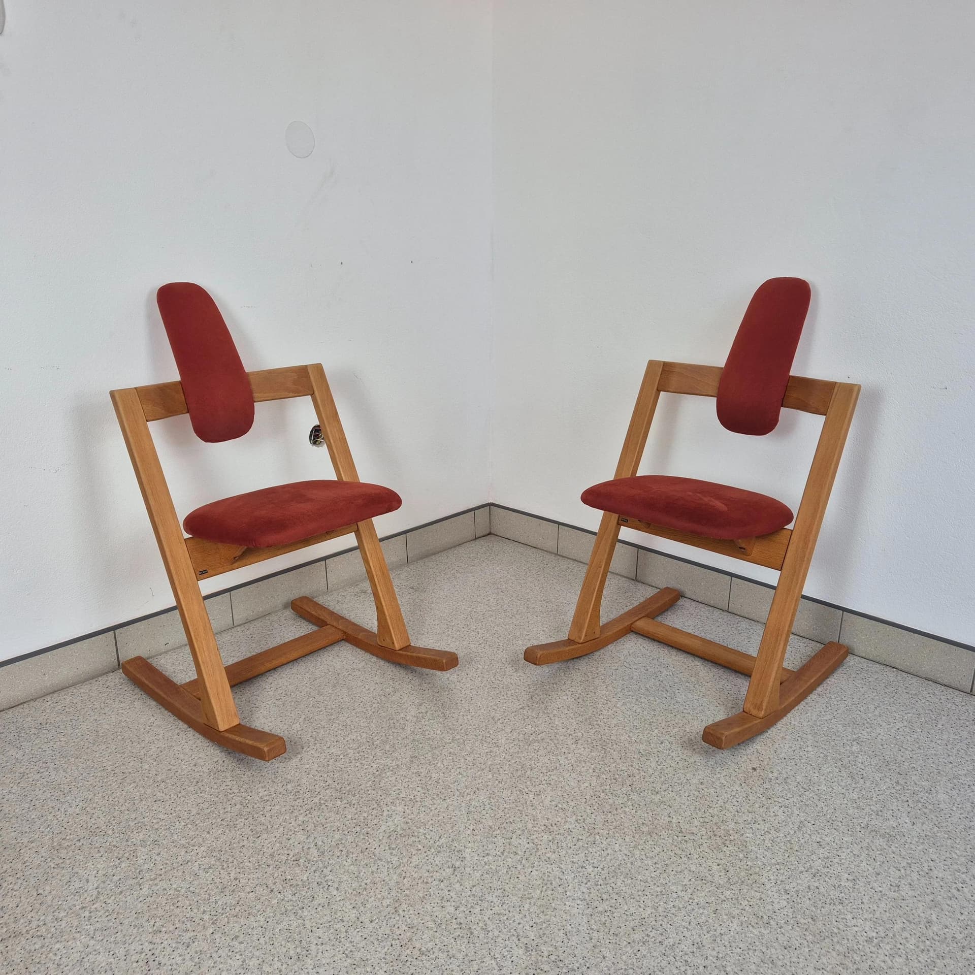 Krzesło balansujące Pendulum, drewno jasne, tkanina pomarańczowa, proj. P. Opsvik, Stokke, Norwegia, lata 80. - 68623