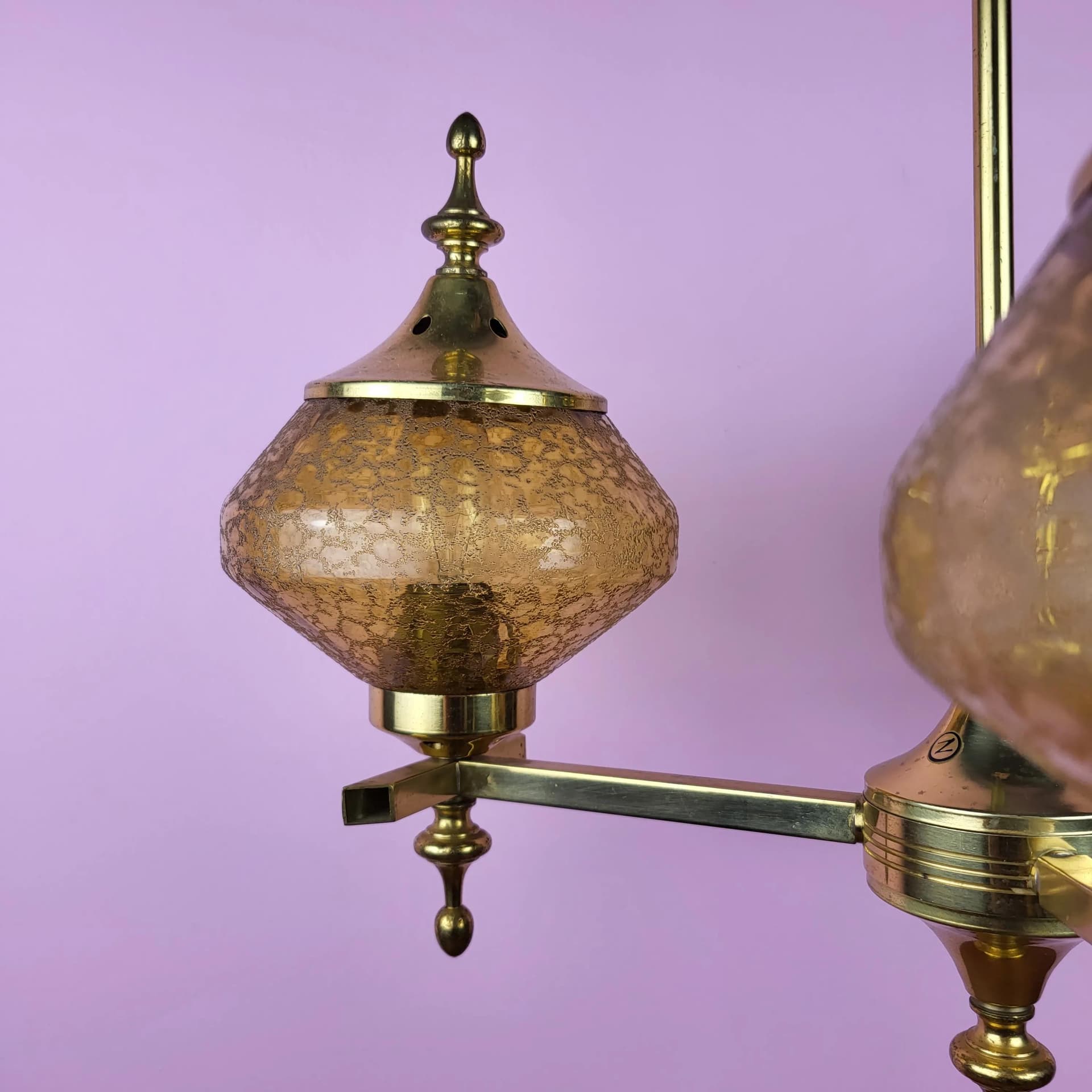 Żyrandol, szkło bursztynowe, mosiądz złoty, Norwegia, lata 60. - 68767