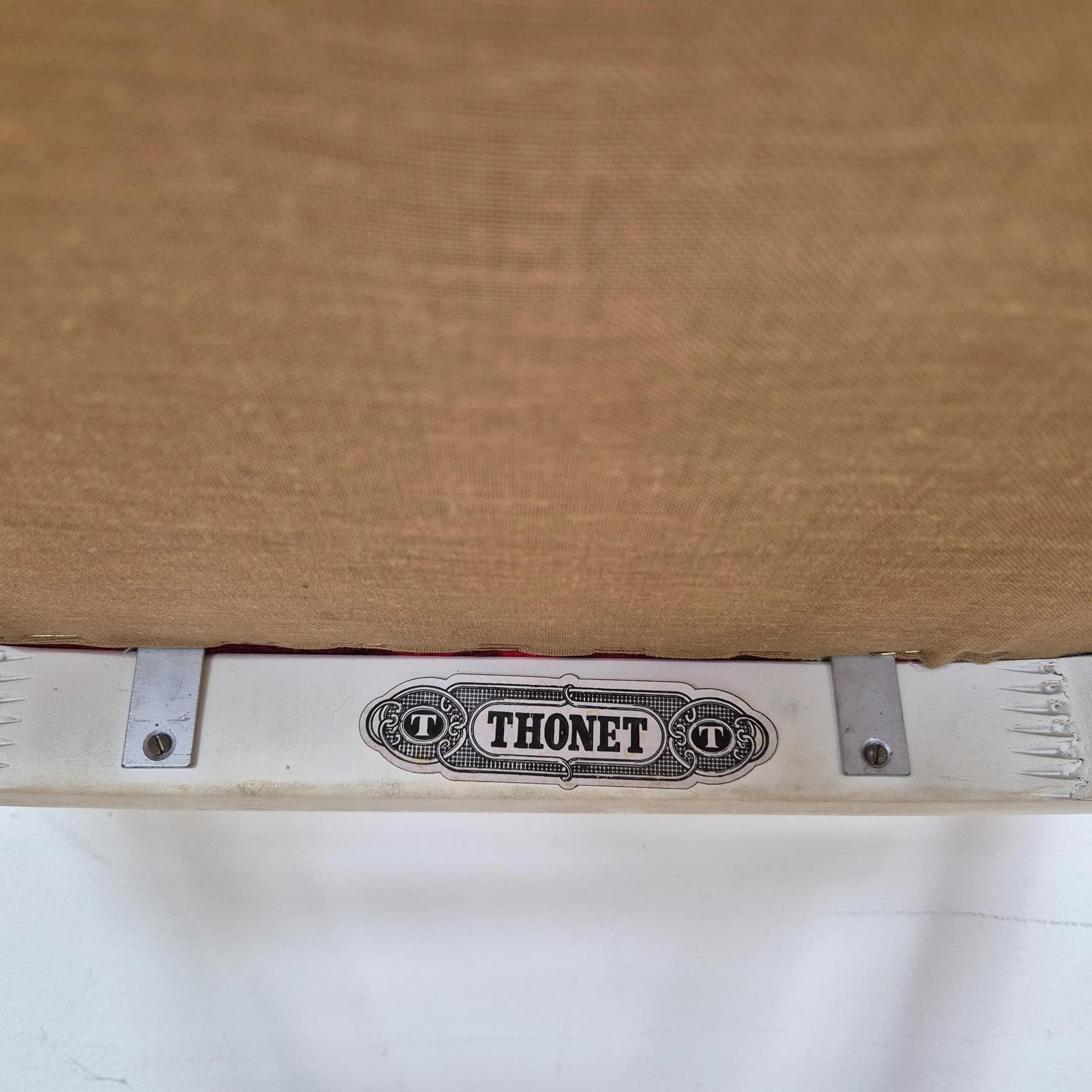 Krzesło z podłokietnikami 215P, tapicerka czerwona, drewno biały, Thonet, Niemcy, lata 70. - 69523