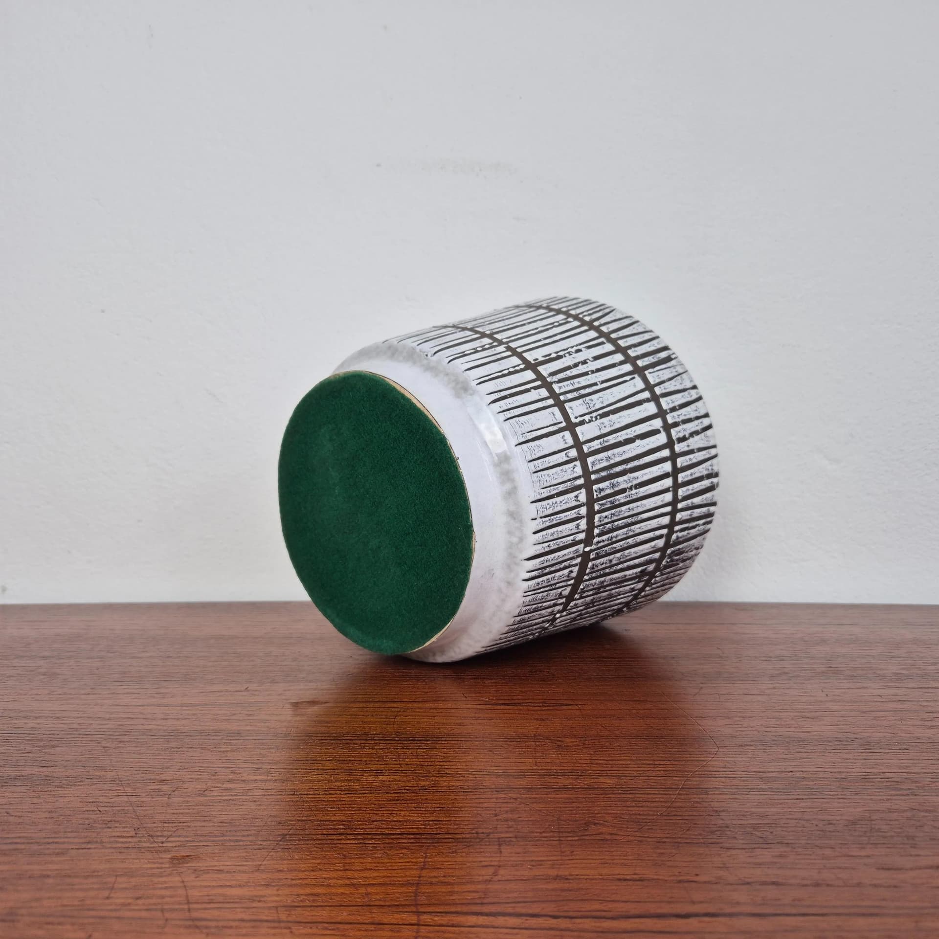 Osłonka, czarno-biała ceramika, Scheurich, Niemcy, lata 60. - 69404