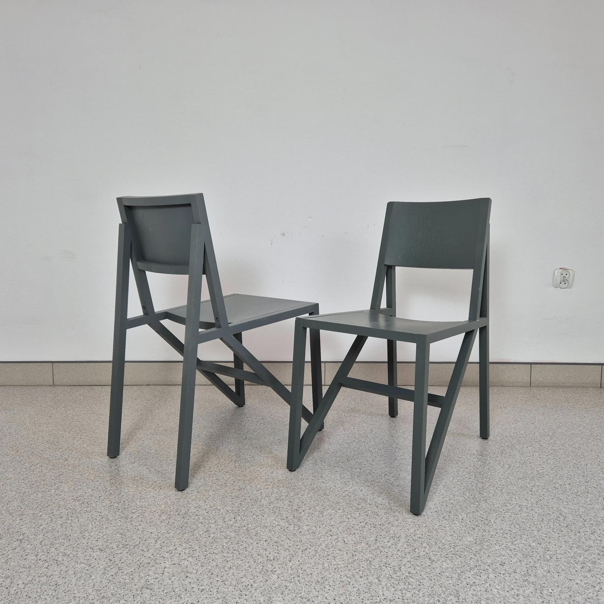 Para krzeseł Frame, drewno buk szary, proj. W. Scheublin, Wielka Brytania - 69346