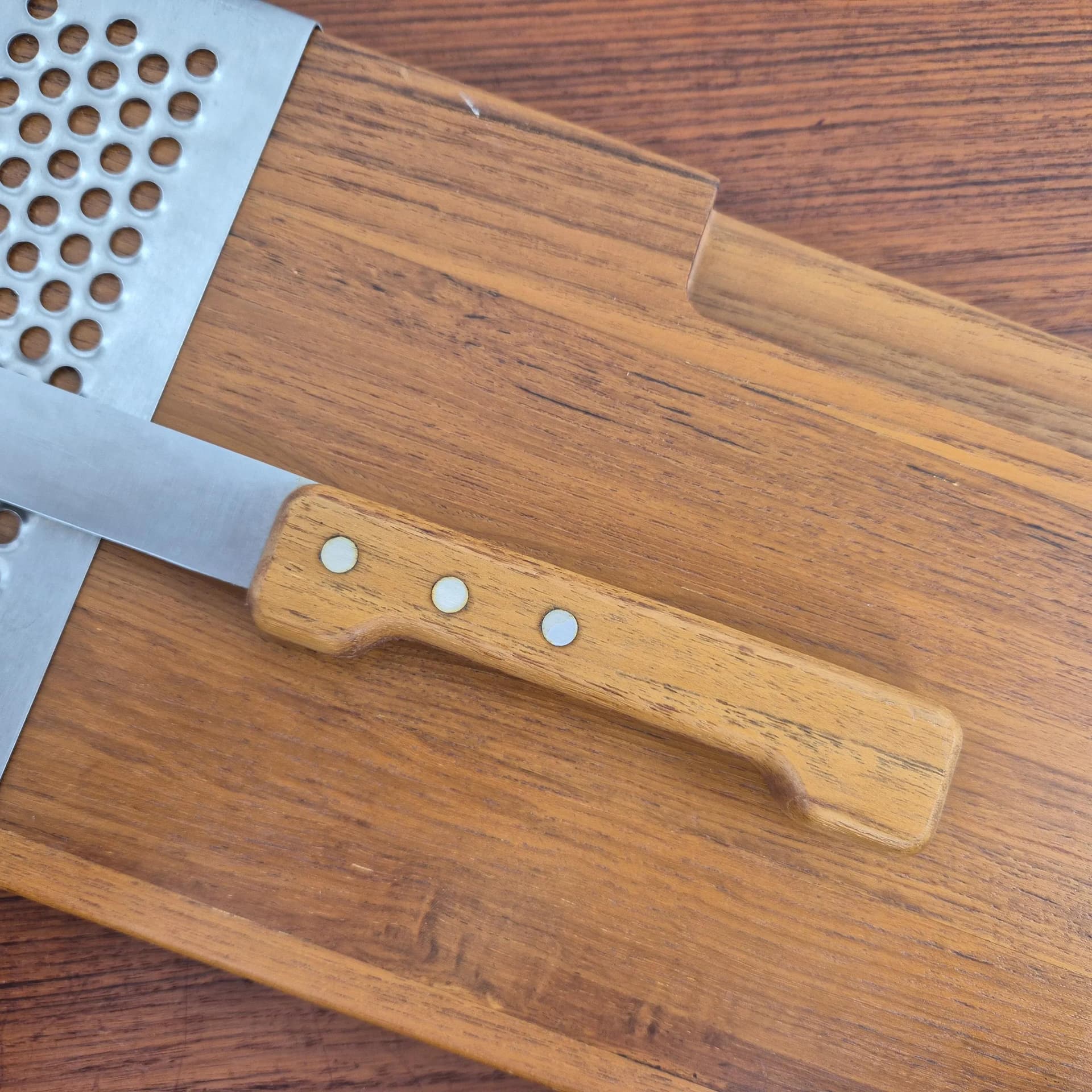 Ham carving board with knife, teak, by R. Nissen, Bodum, Denmark, 1970s. - 69325