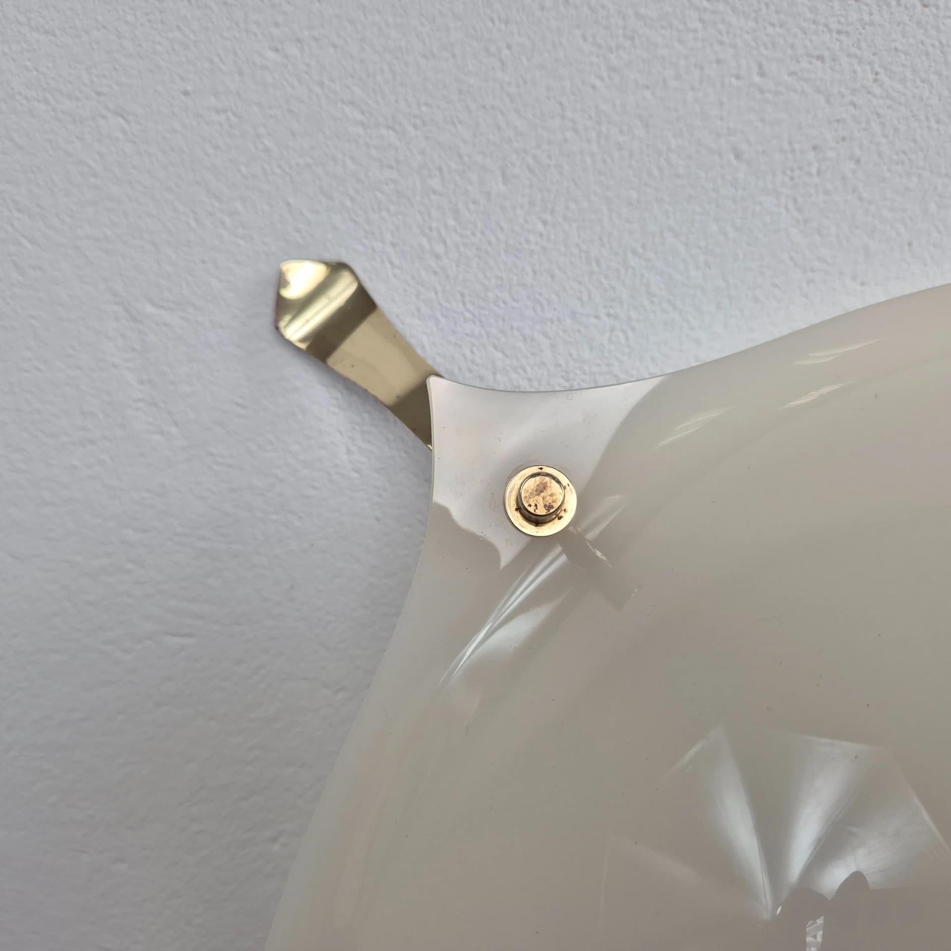 Ceiling lamp Małża, ivory white acrylic, by A. Lelli, Arredoluce, Italy, 1970s. - 69248