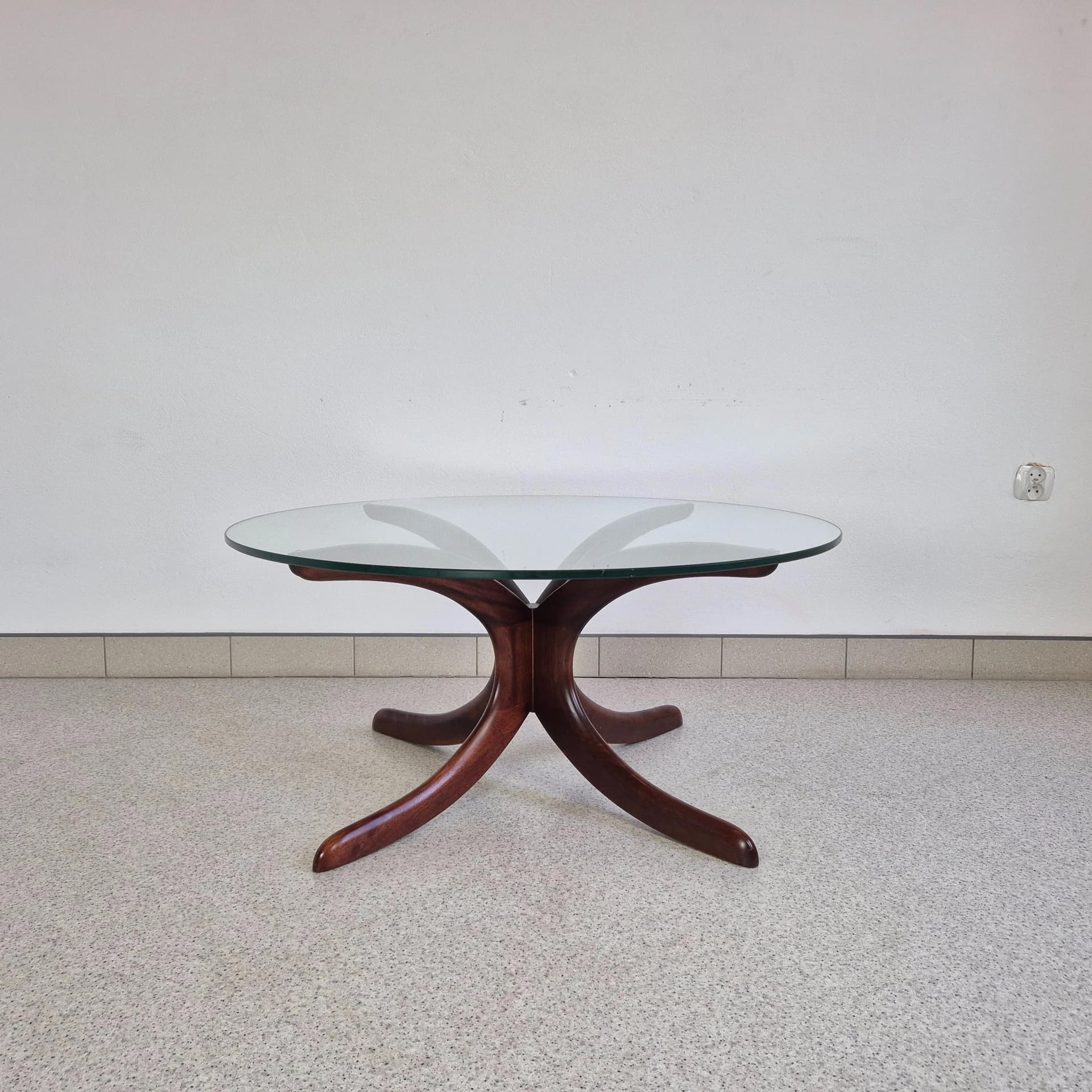 Round coffee table, brown mahogany, glass, Denmark, 1970s. - 69095
