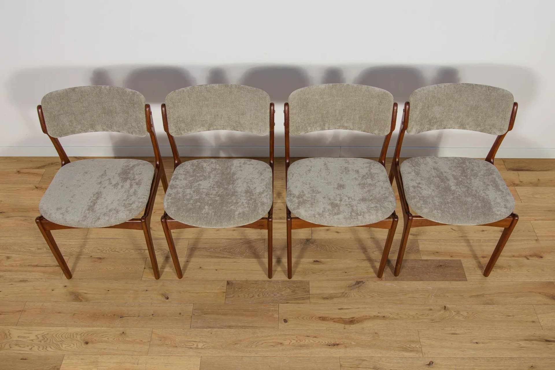 Komplet czterech krzeseł model 49, teak szary, proj. E. Buch, Dania, lata 60. - 72150