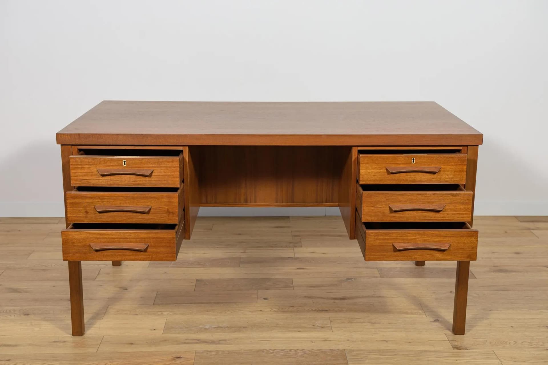 Biurko wolnostojące, teak brązowy, Dania, lata 60. - 72111