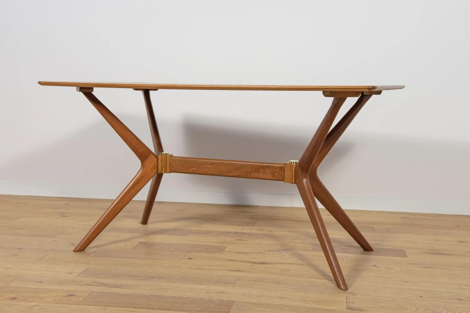 Table Helicopter, brown teak, G-Plan, United Kingdom, 1950s. - 72052