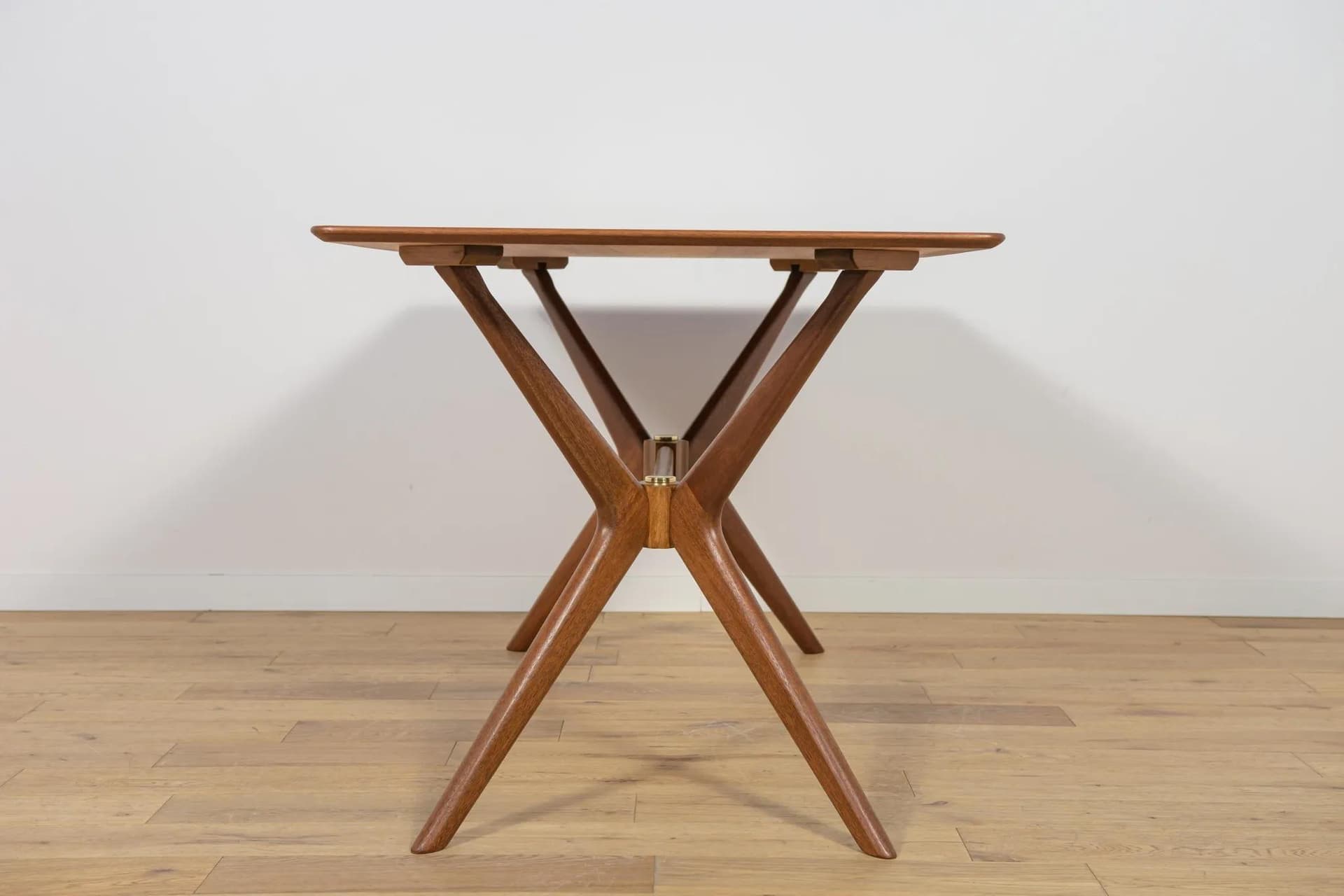 Table Helicopter, brown teak, G-Plan, United Kingdom, 1950s. - 72053