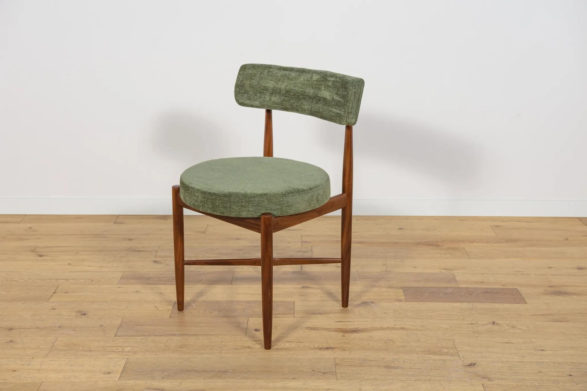 Set of six chairs, green teak, by I. Kofod-Larsen, for G-Plan, United Kingdom, 1960s. - 72038
