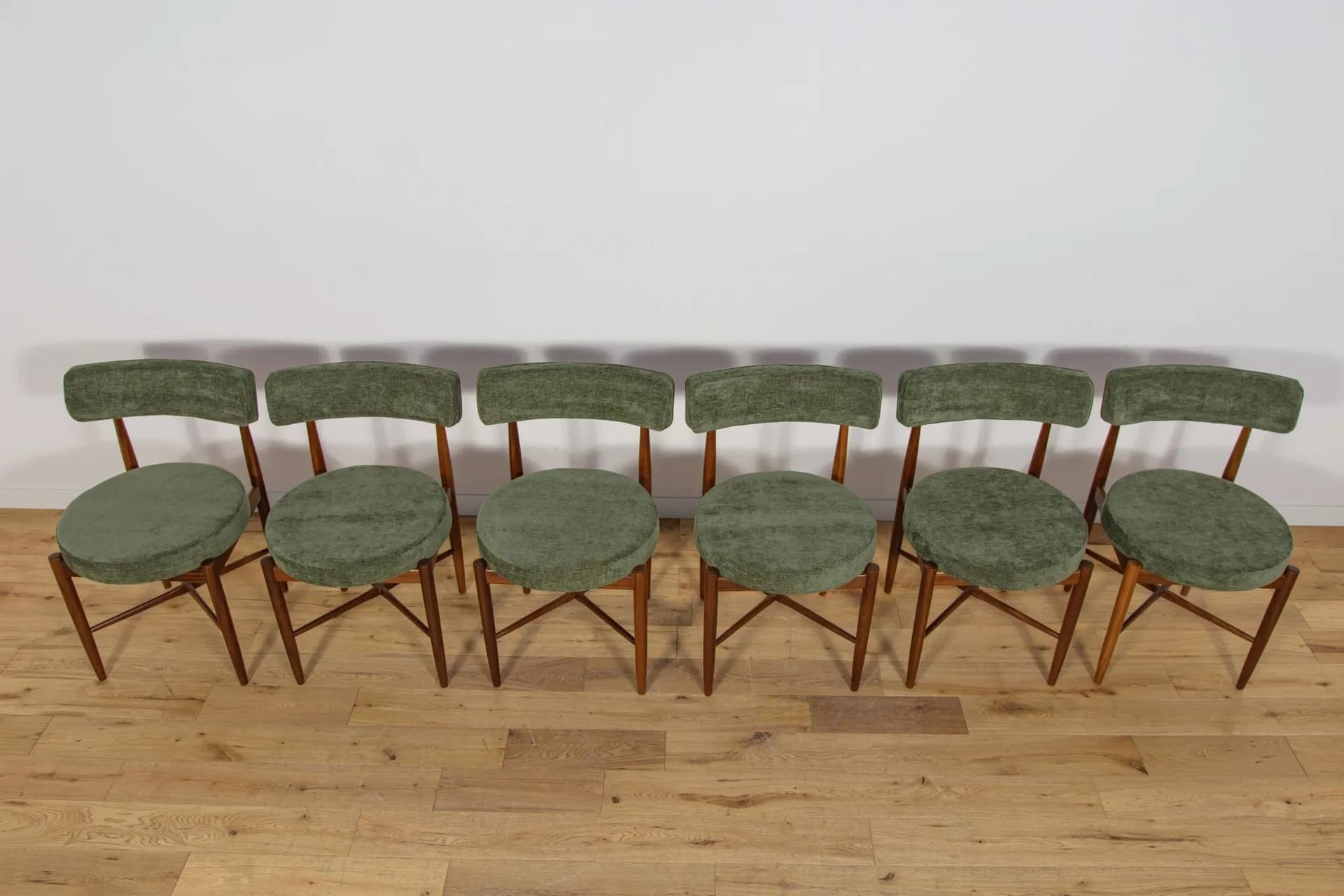 Set of six chairs, green teak, by I. Kofod-Larsen, for G-Plan, United Kingdom, 1960s. - 72035