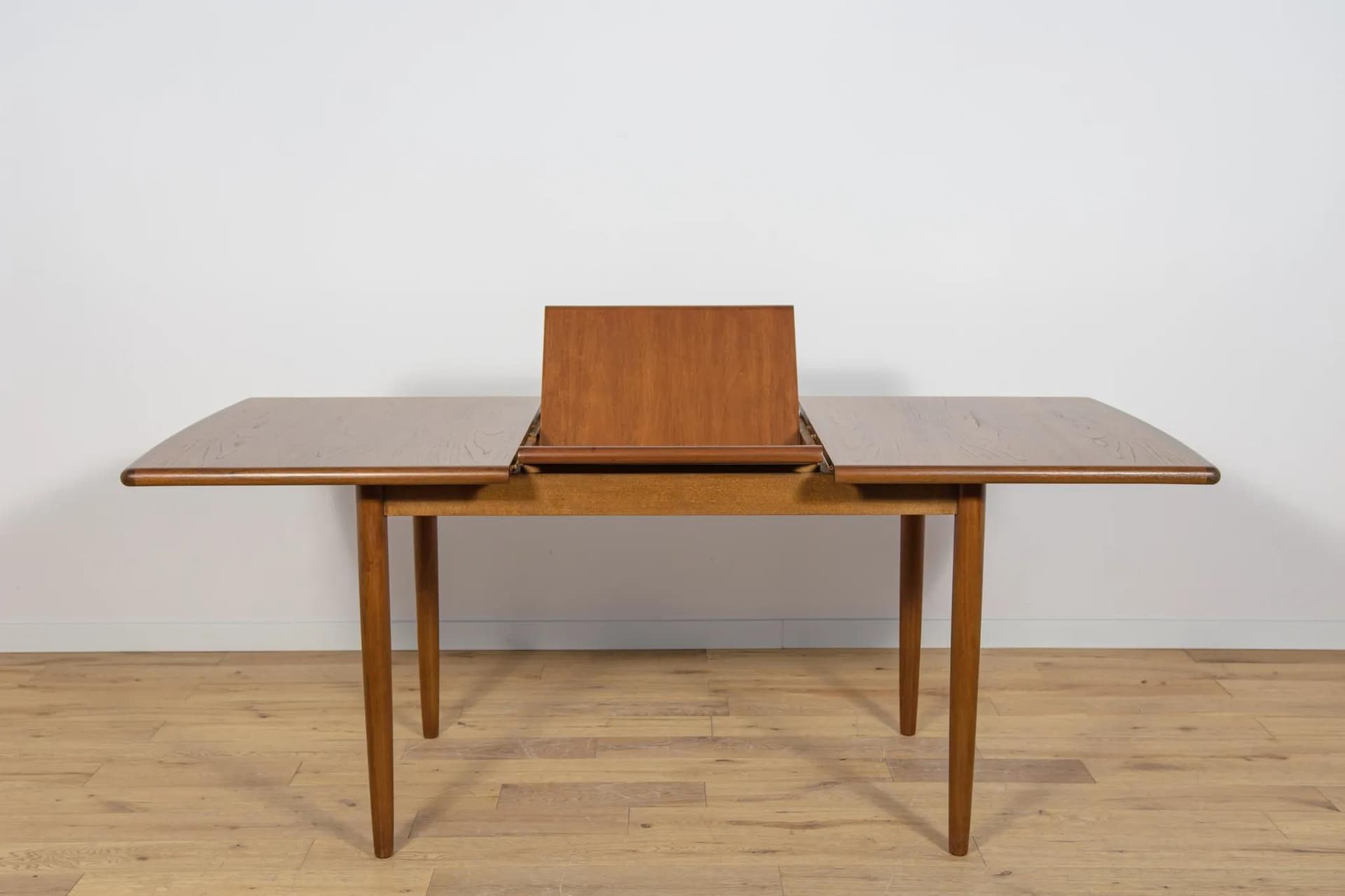 Dining table Meredew, brown teak, United Kingdom, 1970s. - 72007