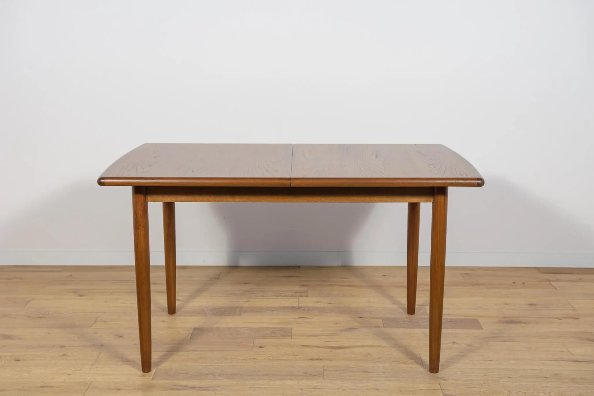 Dining table Meredew, brown teak, United Kingdom, 1970s. - 72011