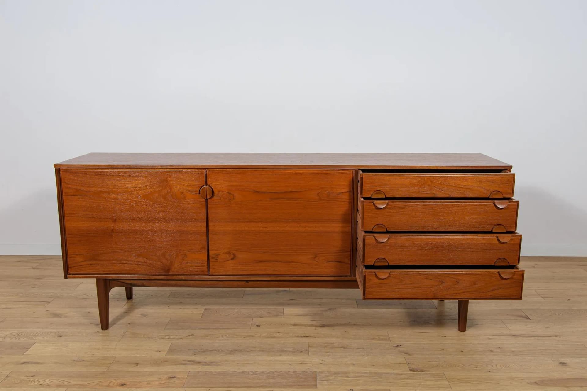 Sideboard, brown teak, United Kingdom, 1960s. - 71982