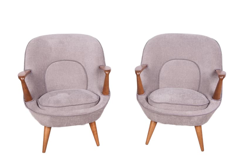 Para foteli 345, tkanina szara, drewno dąb, proj. J. Jędrachowicz i K. Racinowski, Poznańskie Fabryki Mebli, Polska, lata 50.