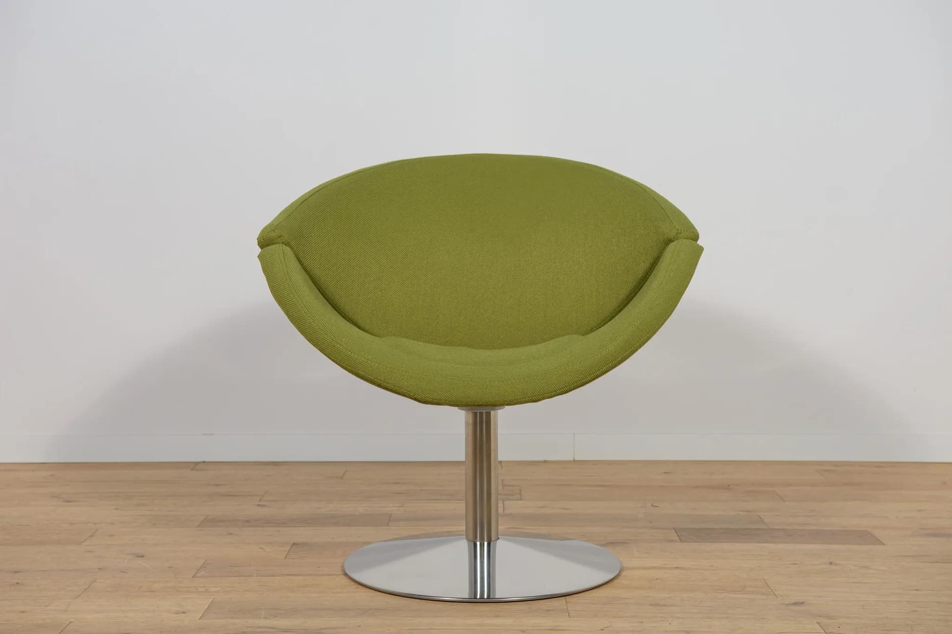 Fotel Apollo, oliwkowozielona wełna, stal szczotkowana, proj. P. Hjort Lorentzen, J. Foersom, Dania, XXI w. - 71870