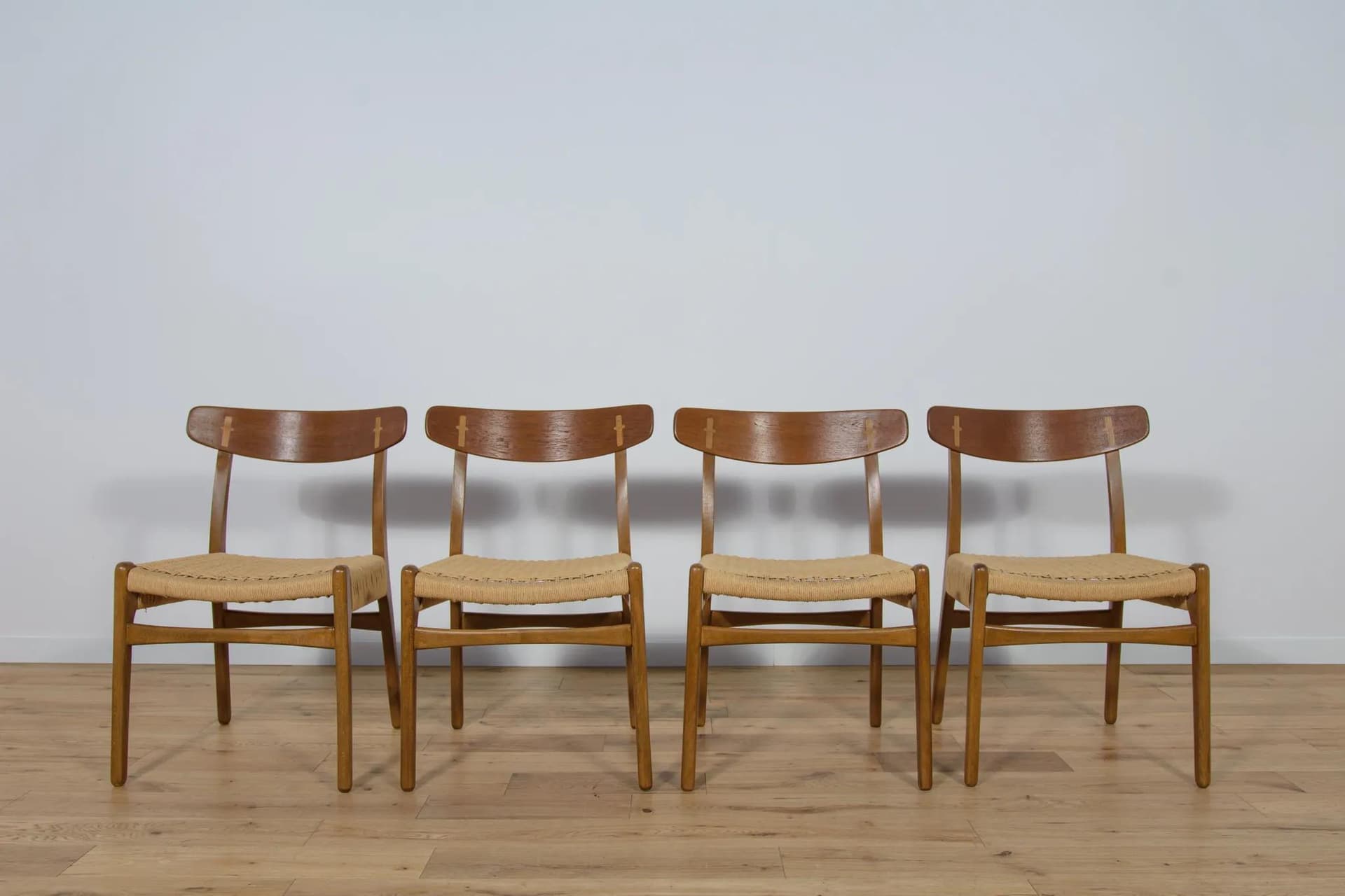 Komplet czterech krzeseł CH23, teak brązowy, proj. H.J. Wegner, Carl Hansen & Søn, Dania, lata 60. - 71857