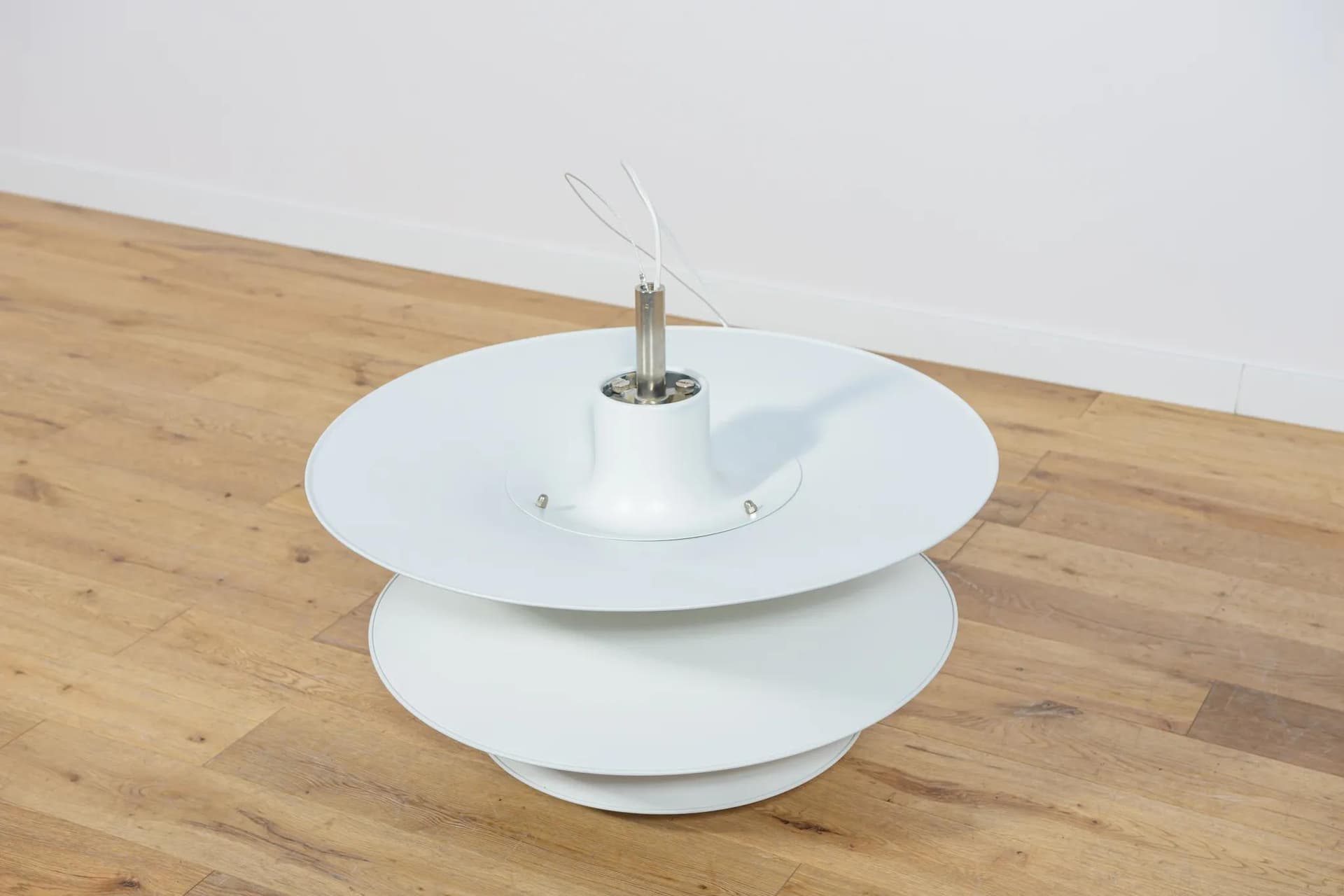 Lampa wisząca Charlottenborg PH 6 1/2-6, aluminium biały, proj. P. Henningsen, Louis Poulsen, Dania, lata 70. - 71800