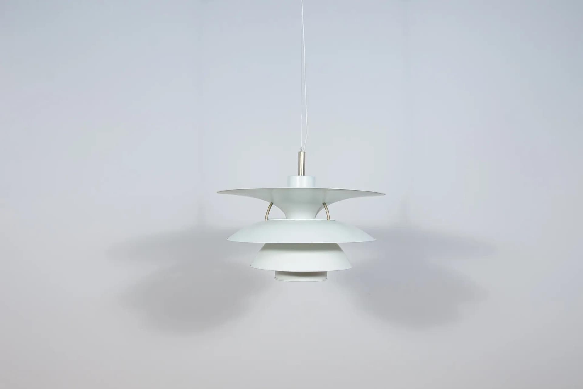 Lampa wisząca Charlottenborg PH 6 1/2-6, aluminium biały, proj. P. Henningsen, Louis Poulsen, Dania, lata 70. - 71797