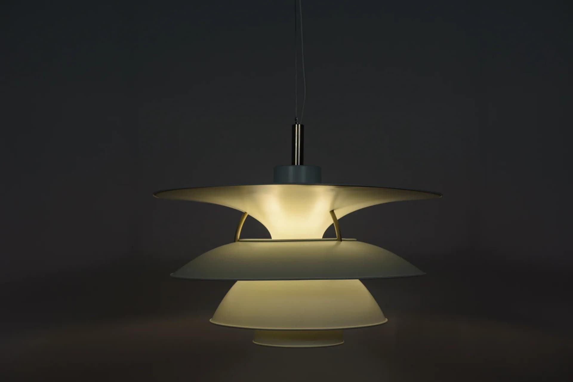 Lampa wisząca Charlottenborg PH 6 1/2-6, aluminium biały, proj. P. Henningsen, Louis Poulsen, Dania, lata 70. - 71795