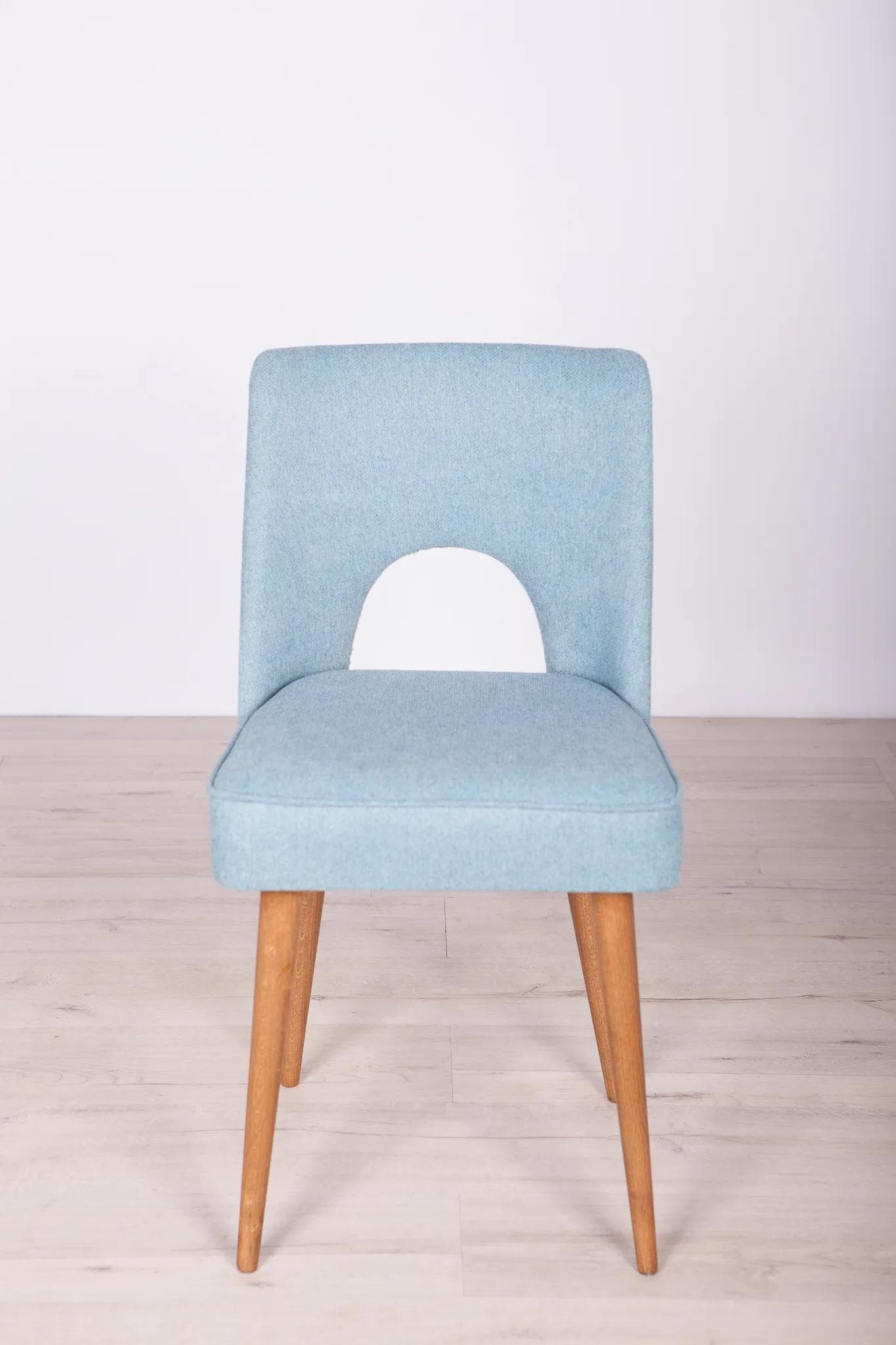 Set of six Muszelka chairs, oak, blue upholstery, Bydgoska Fabryka Mebli, Poland, 1960s. - 71775