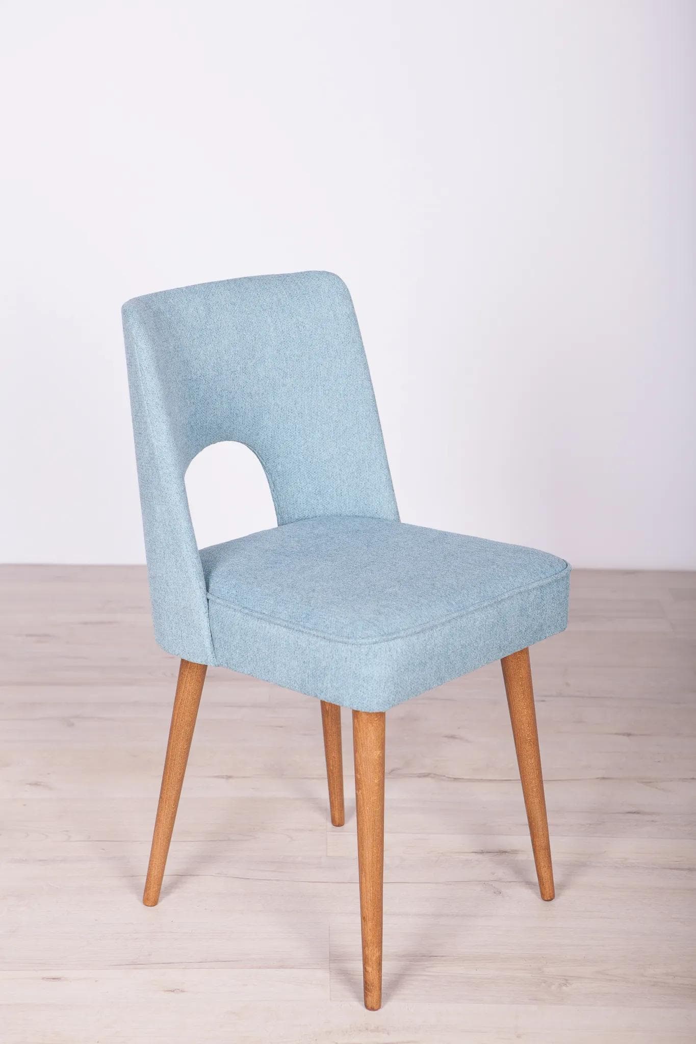Set of six Muszelka chairs, oak, blue upholstery, Bydgoska Fabryka Mebli, Poland, 1960s. - 71774