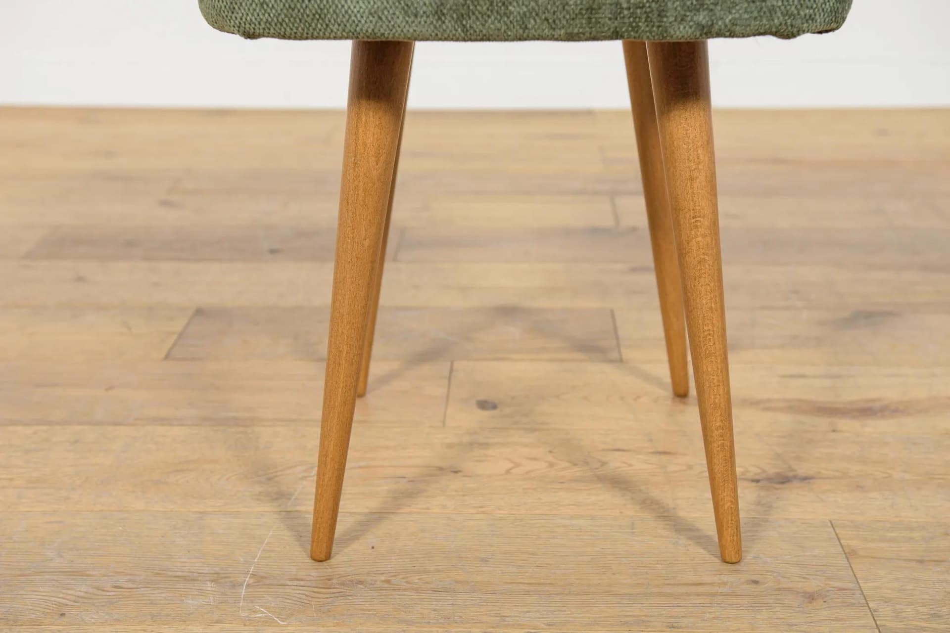 Stołek, oliwkowa wełna, buk, Polska, lata 70. - 71703